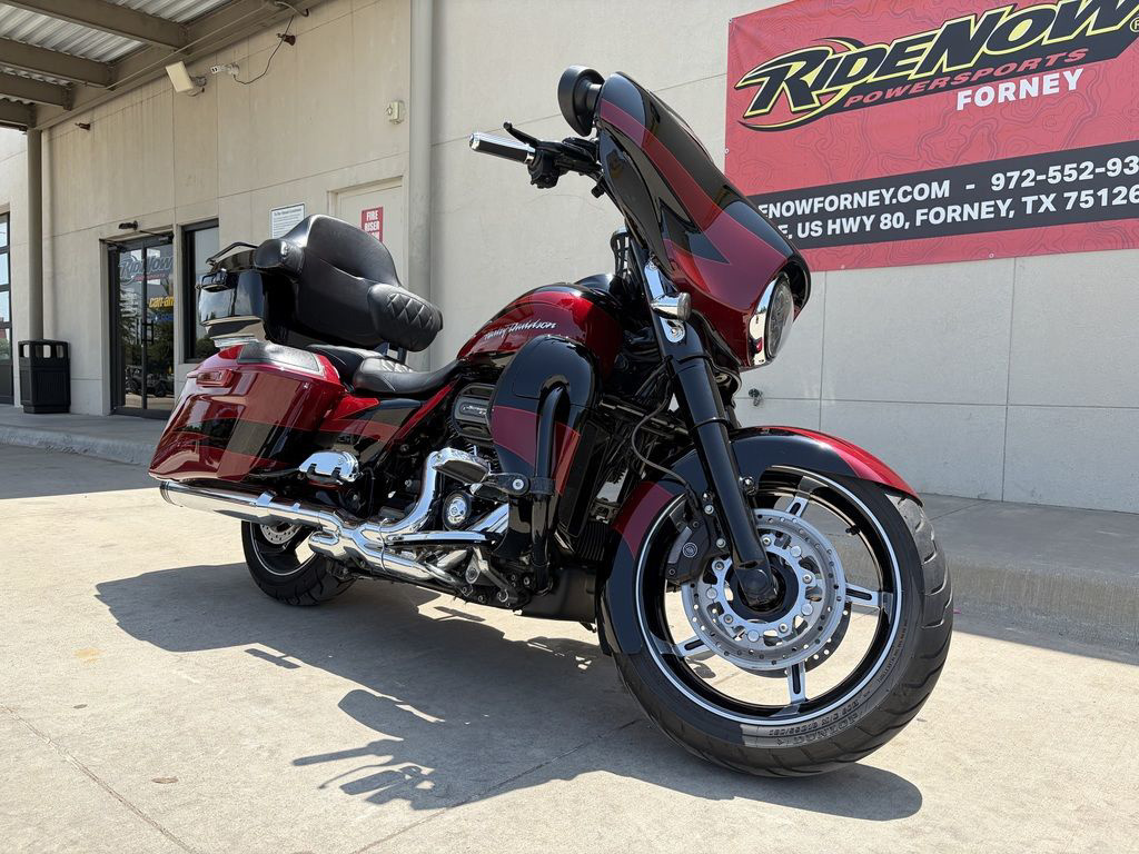 2017 Harley-Davidson FLHXSE - CVO Street Glide CVO in Forney, TX