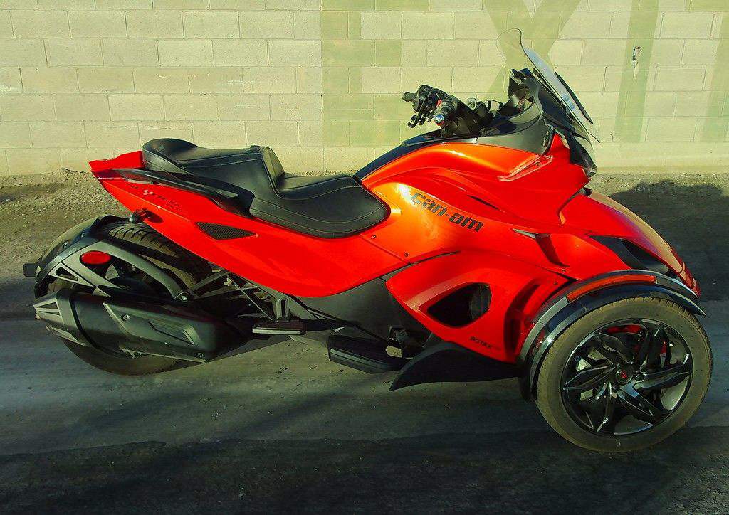 2016 Can-Am Spyder ST S 5-Speed Semi-Automatic (SE5) S in Las Vegas, NV