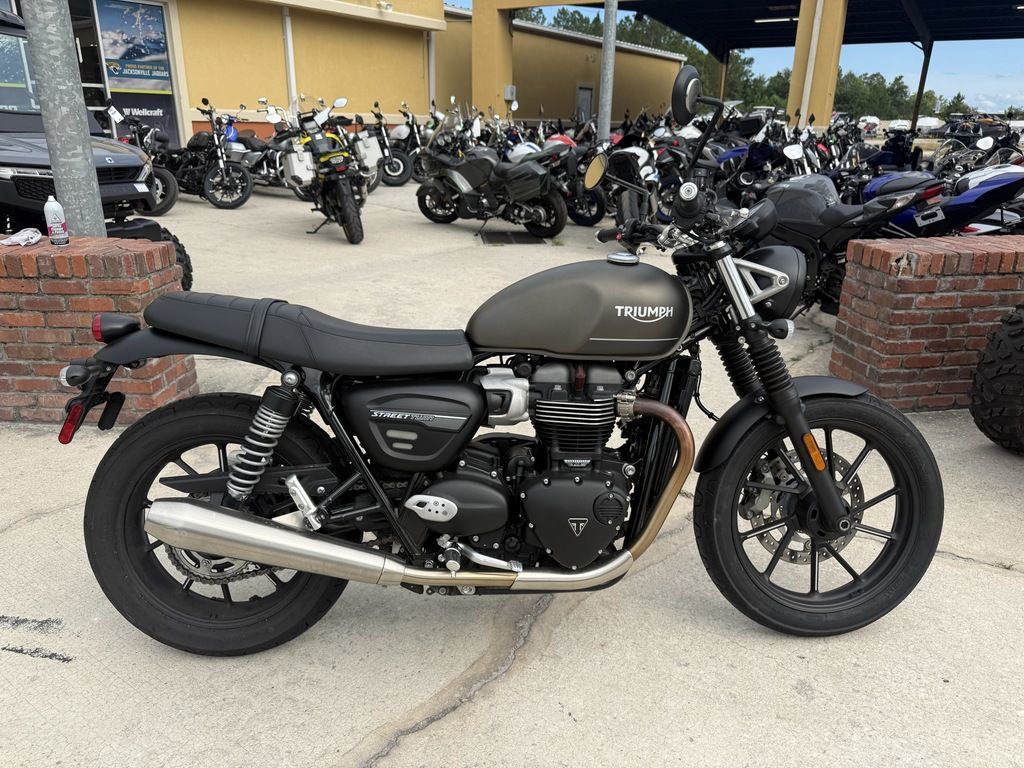 2022 Triumph Street Twin Matte Ironstone 900 BASE in Jacksonville, FL