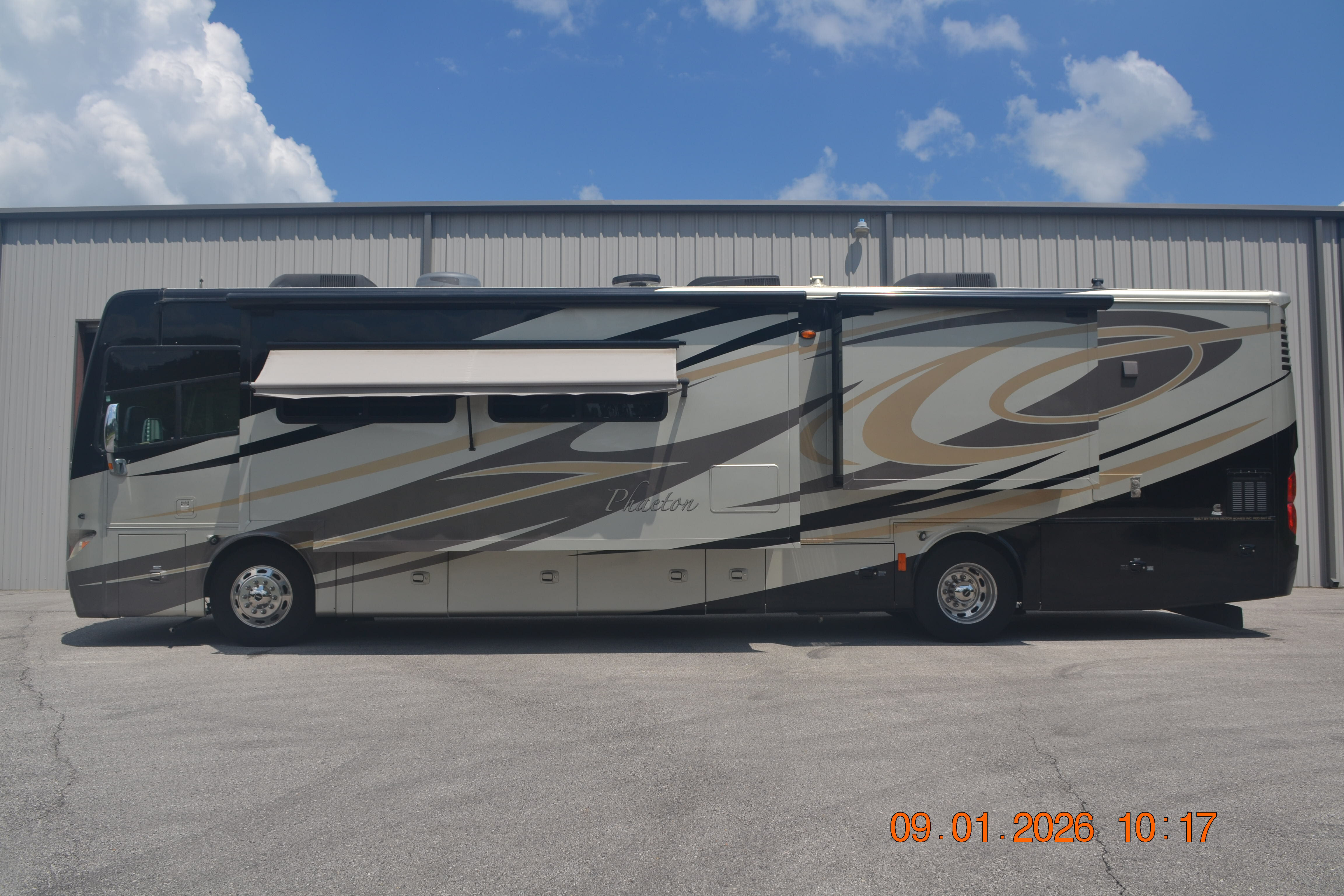 2011 Tiffin Motorhomes Phaeton 40 QBH RV