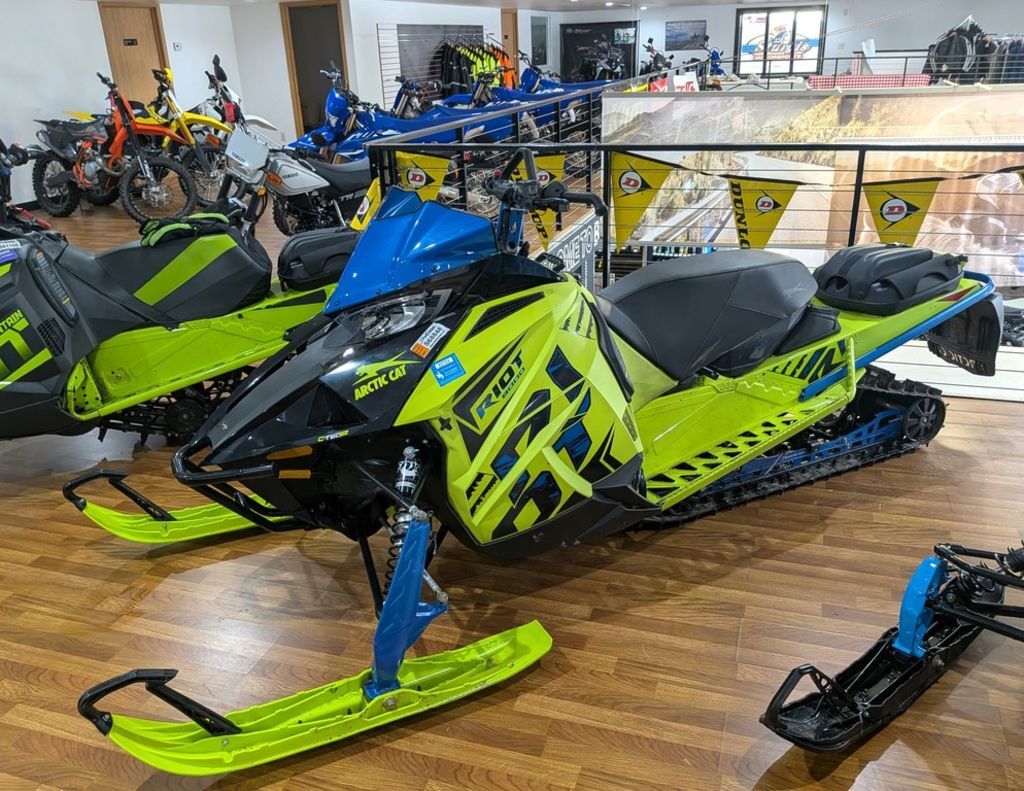 2020 Arctic Cat® Riot 8000 146"/1.60" Hyper Green/Electric Blue in sturgis SD