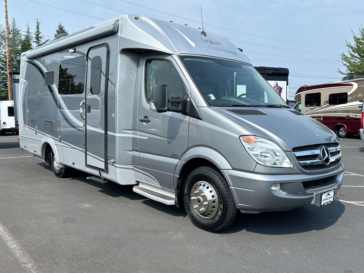 2013 Leisure Travel Unity 24MB RV
