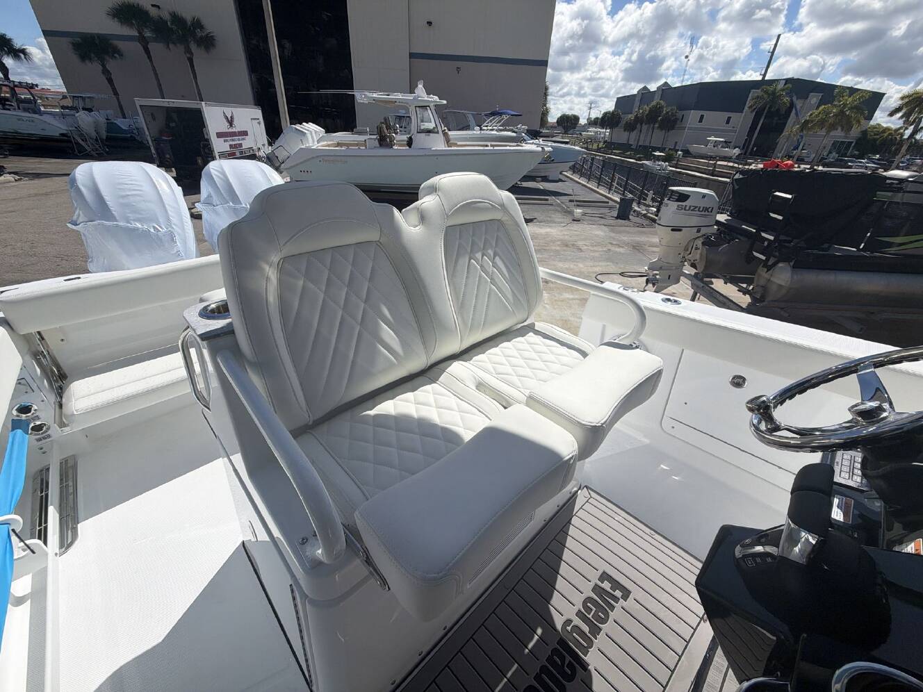 A photo of this 2027 Everglades 285 CC