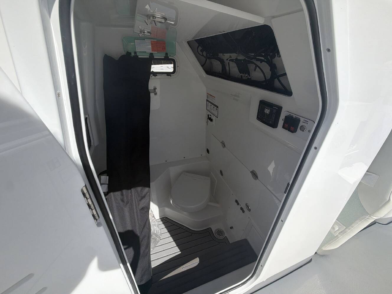 A photo of this 2027 Everglades 285 CC