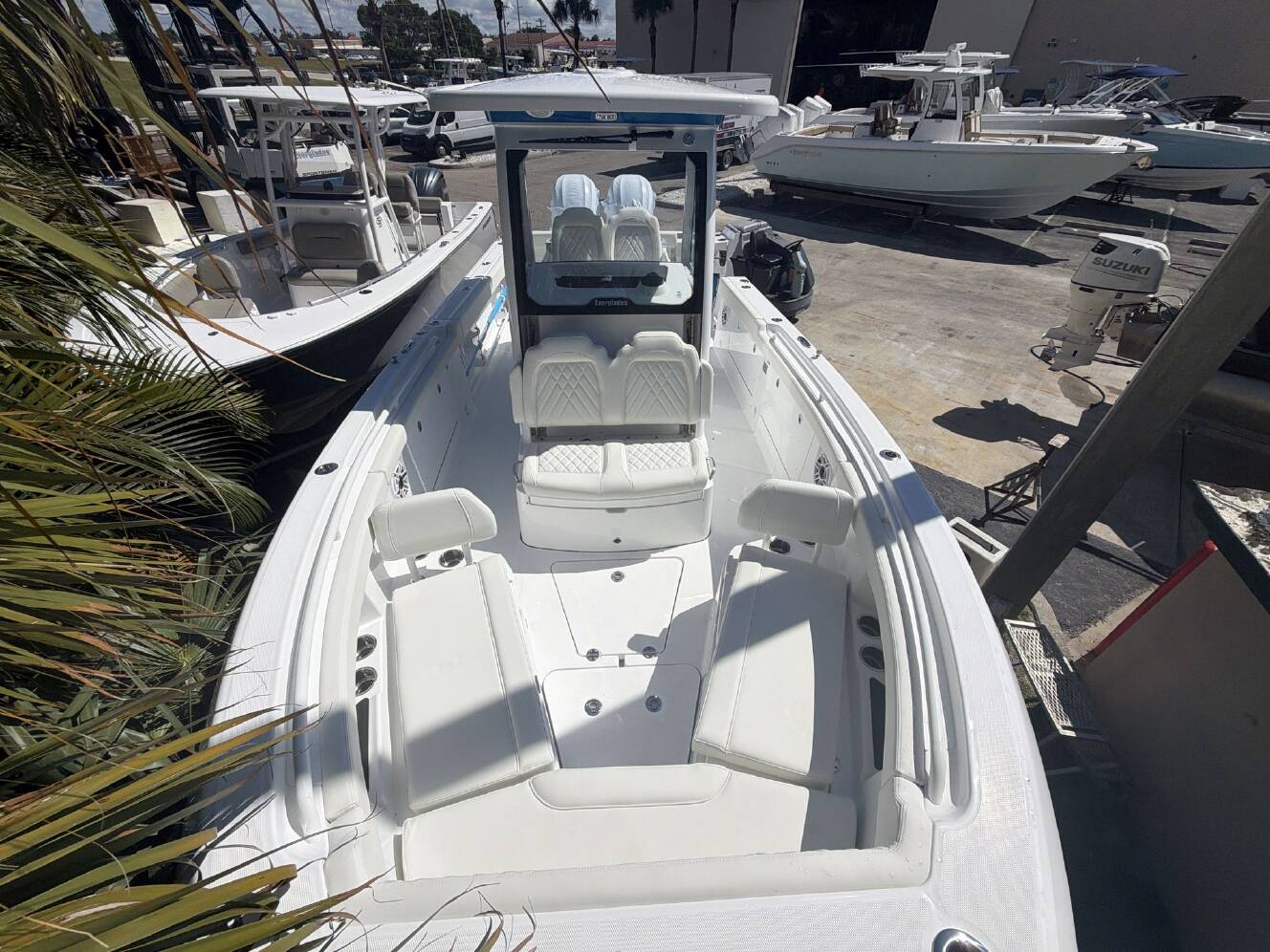 A photo of this 2027 Everglades 285 CC
