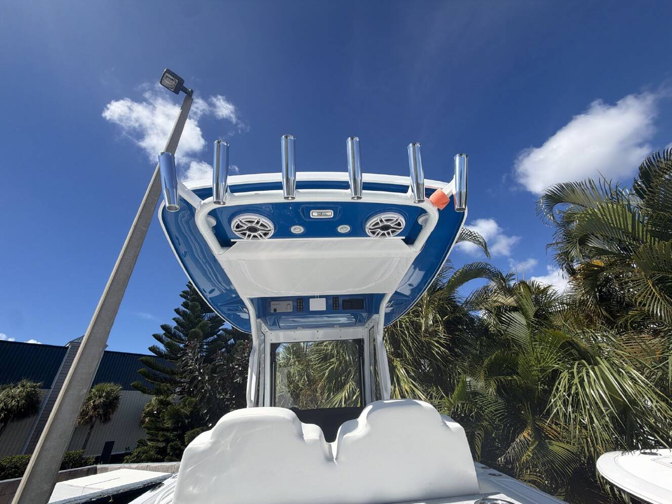 A photo of this 2027 Everglades 285 CC