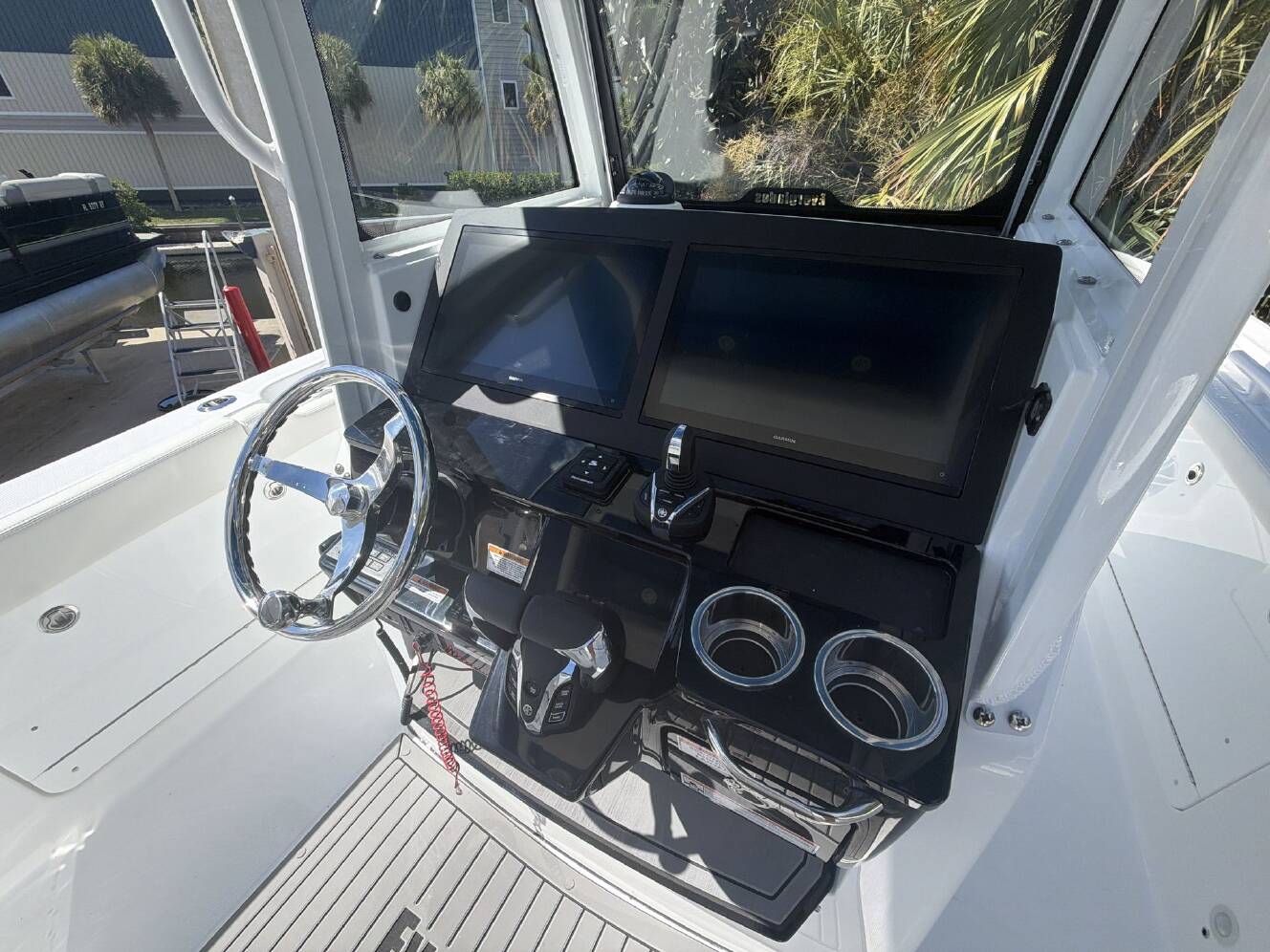 A photo of this 2027 Everglades 285 CC