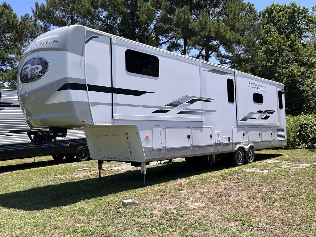 2021 Forest River Palomino 390RL in newport NC