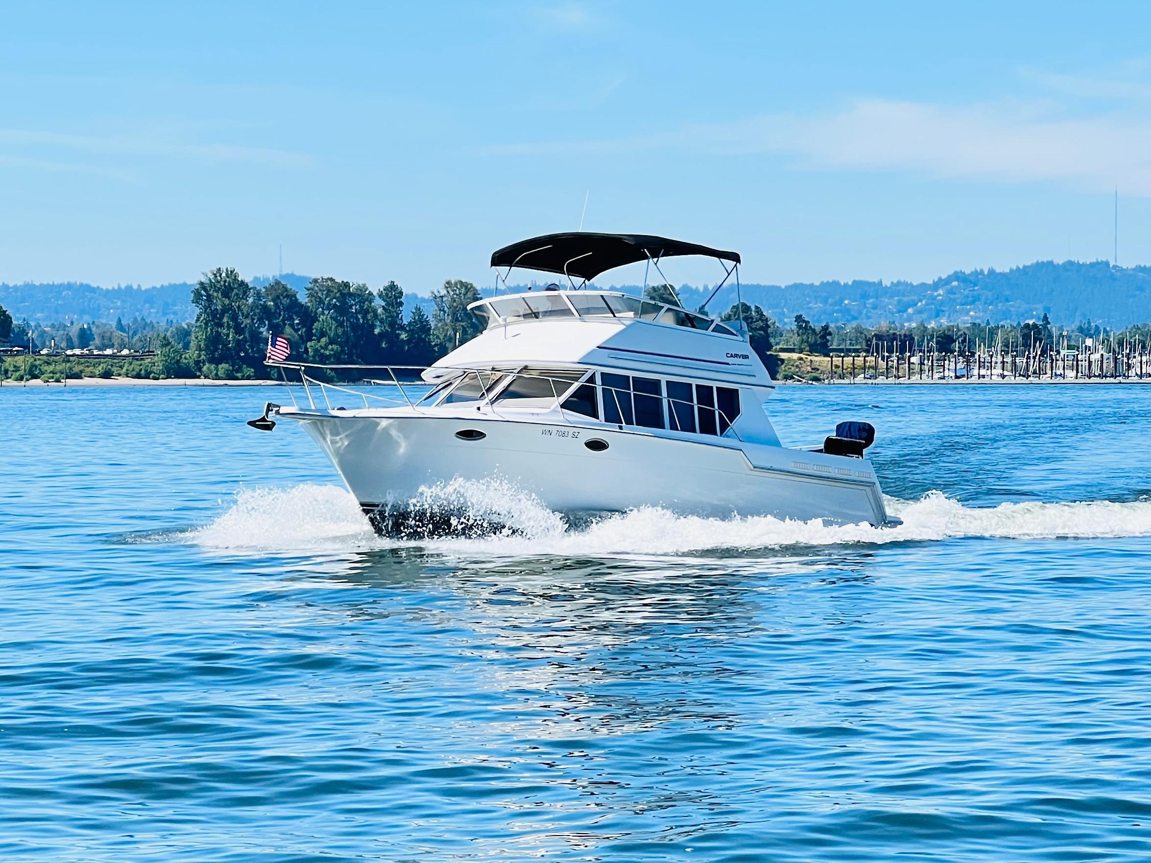 1997 Carver 320 Voyager in portland OR
