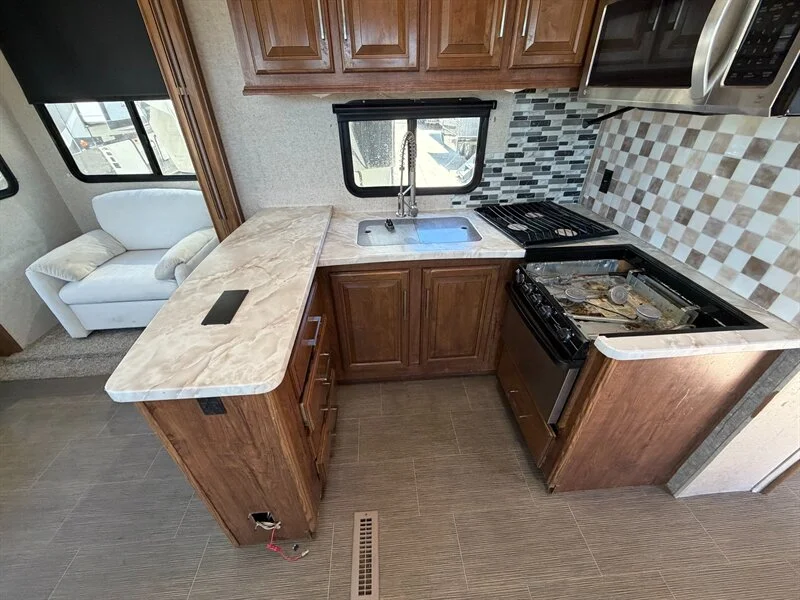 2018 Heartland 3712RDMB Gateway