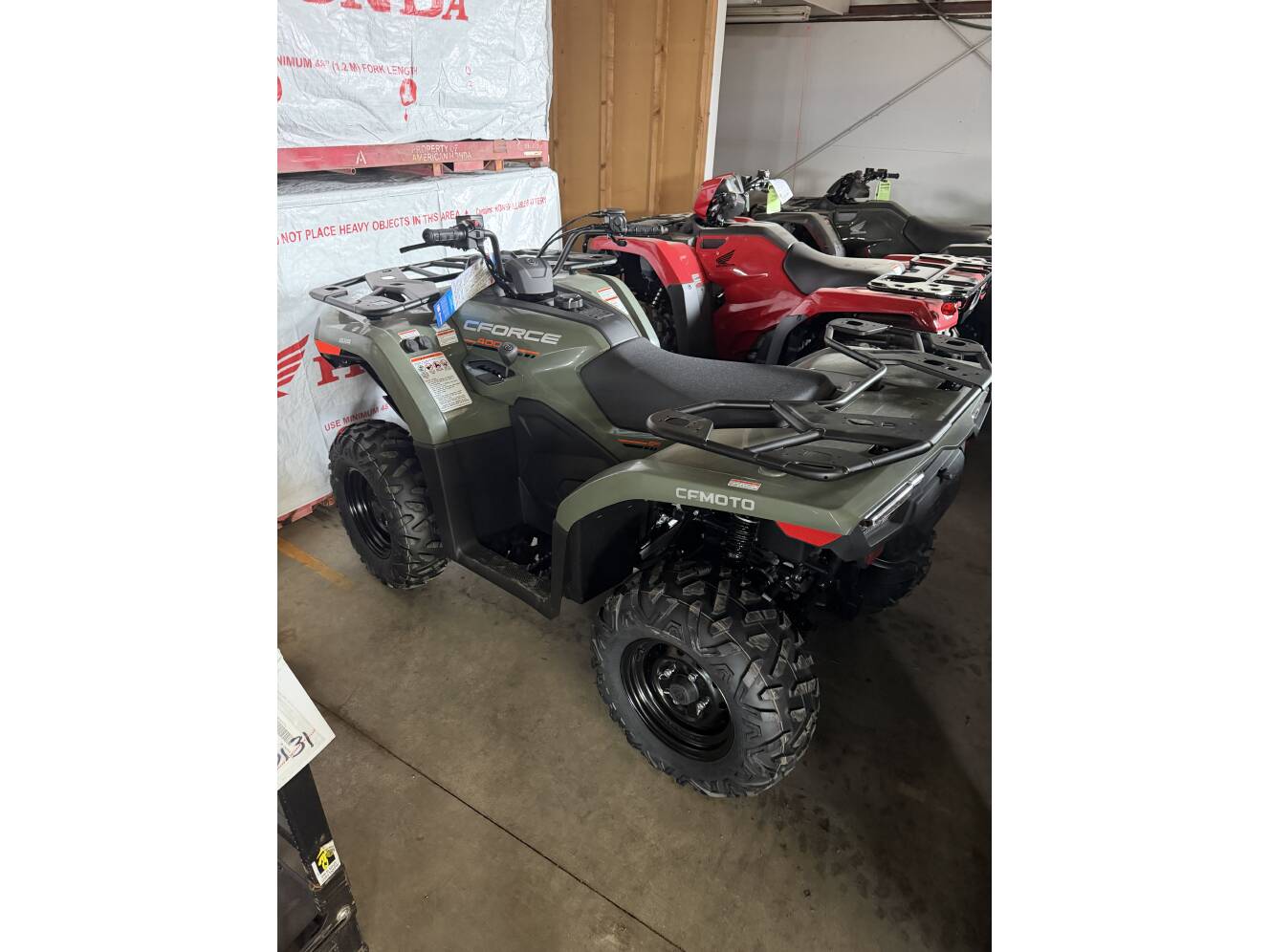 A photo of this 2026 CF MOTO CFORCE 400