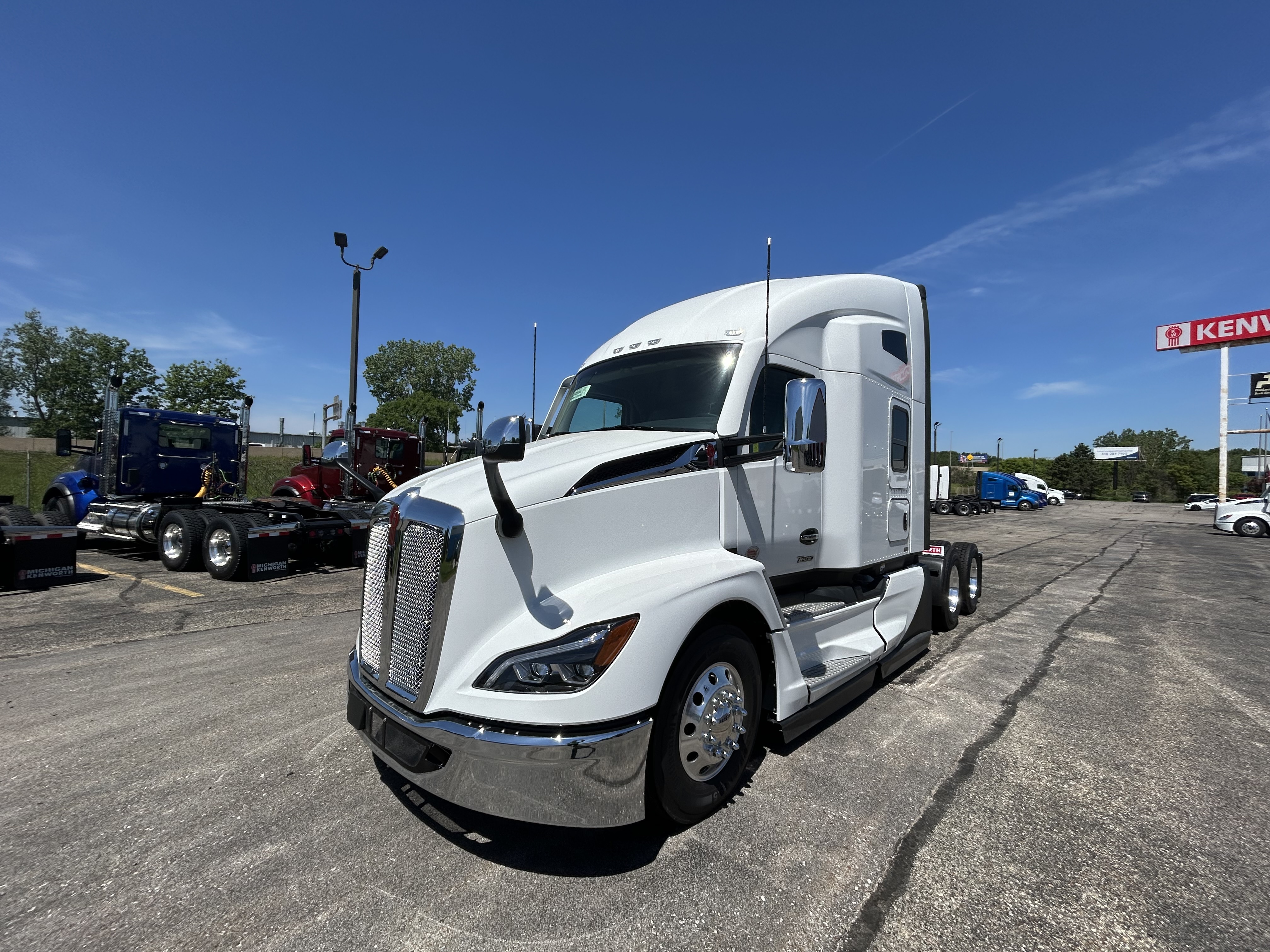 2027 KENWORTH T680 Short Hood in Grand Rapids, MI