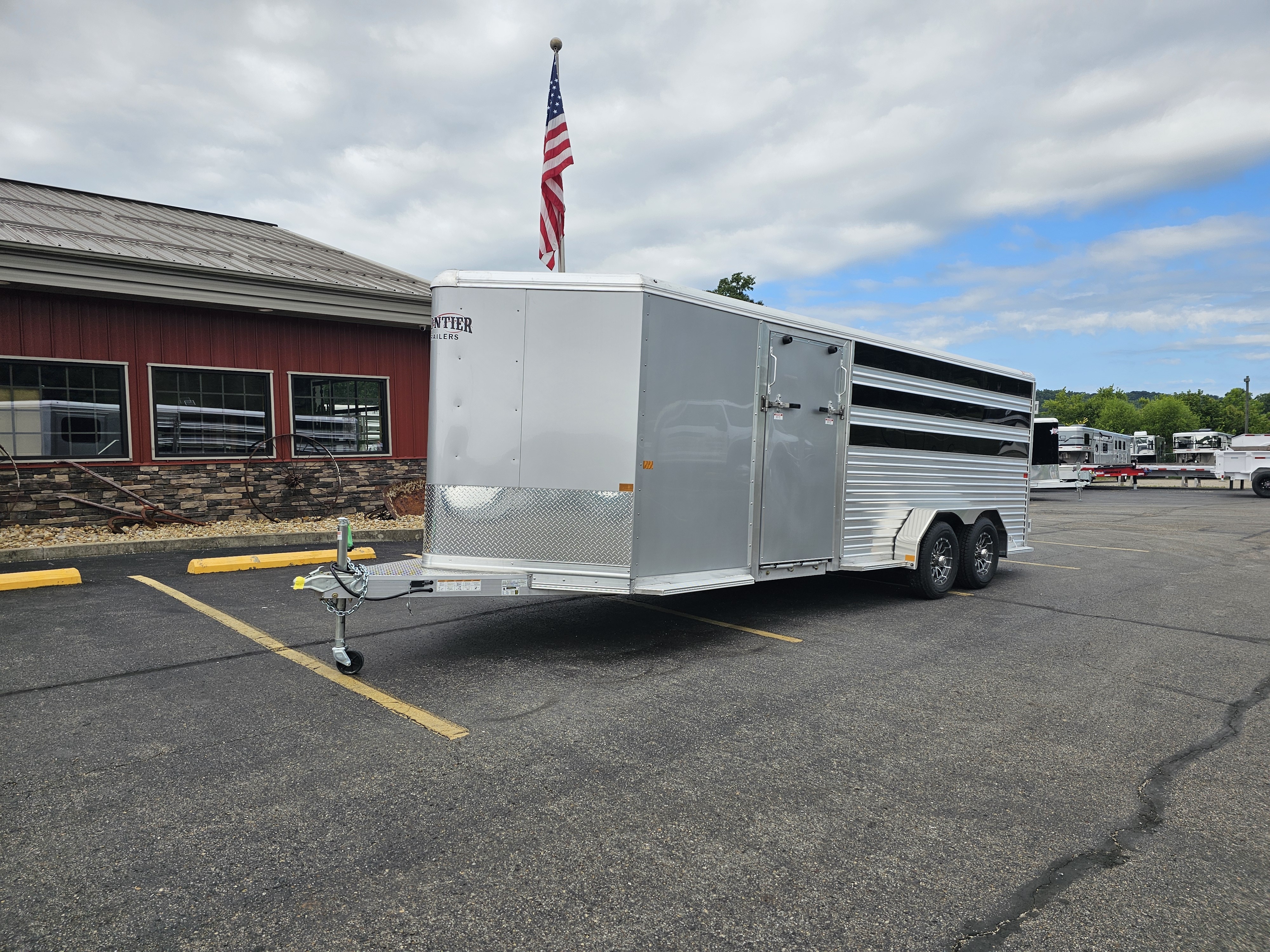 2027 Frontier Trailers 20' 8 Pen Side Ramp Low Pro Livestock Labor Day Sale in Athens, OH