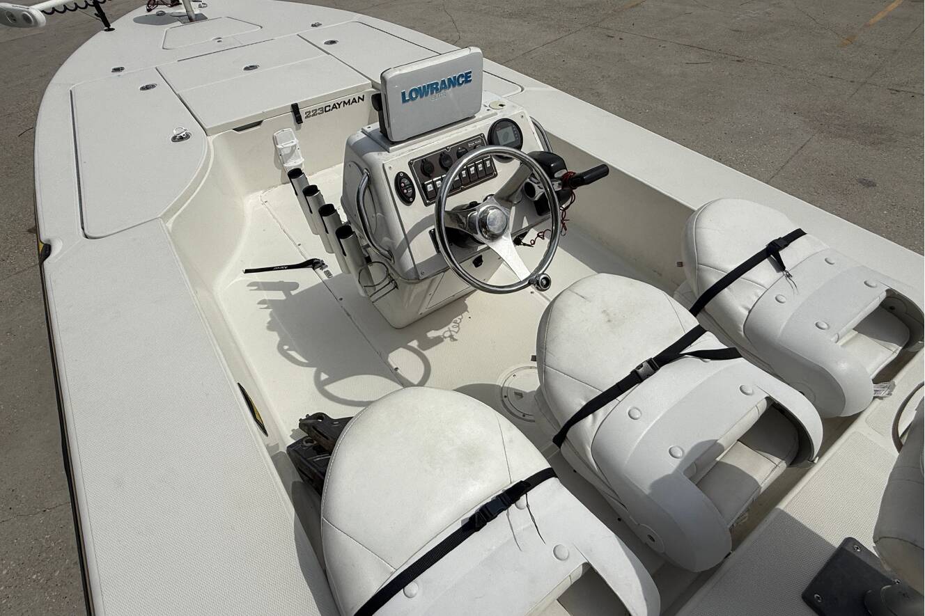 A photo of this 2006 Ranger 223 Cayman