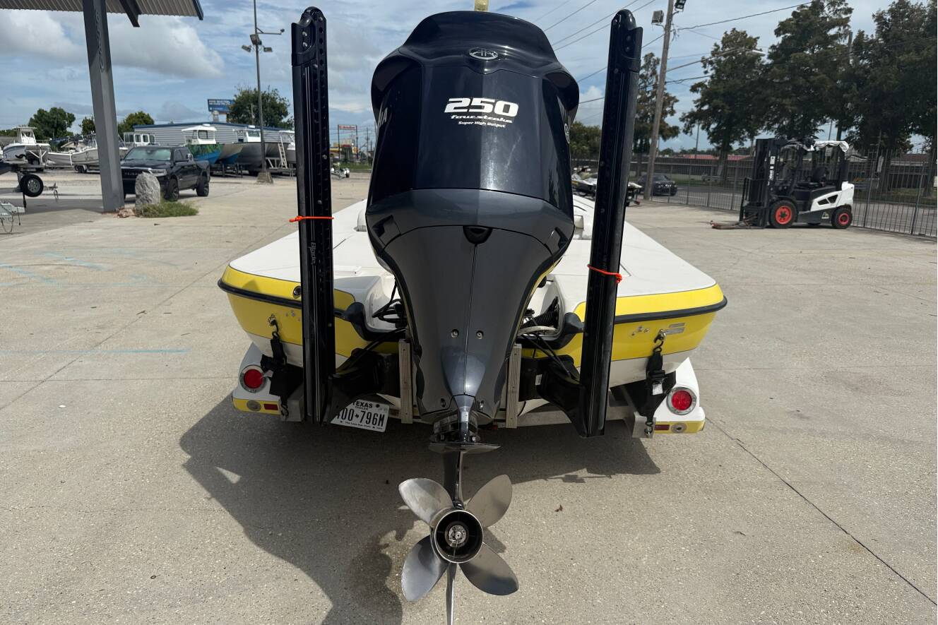 A photo of this 2006 Ranger 223 Cayman
