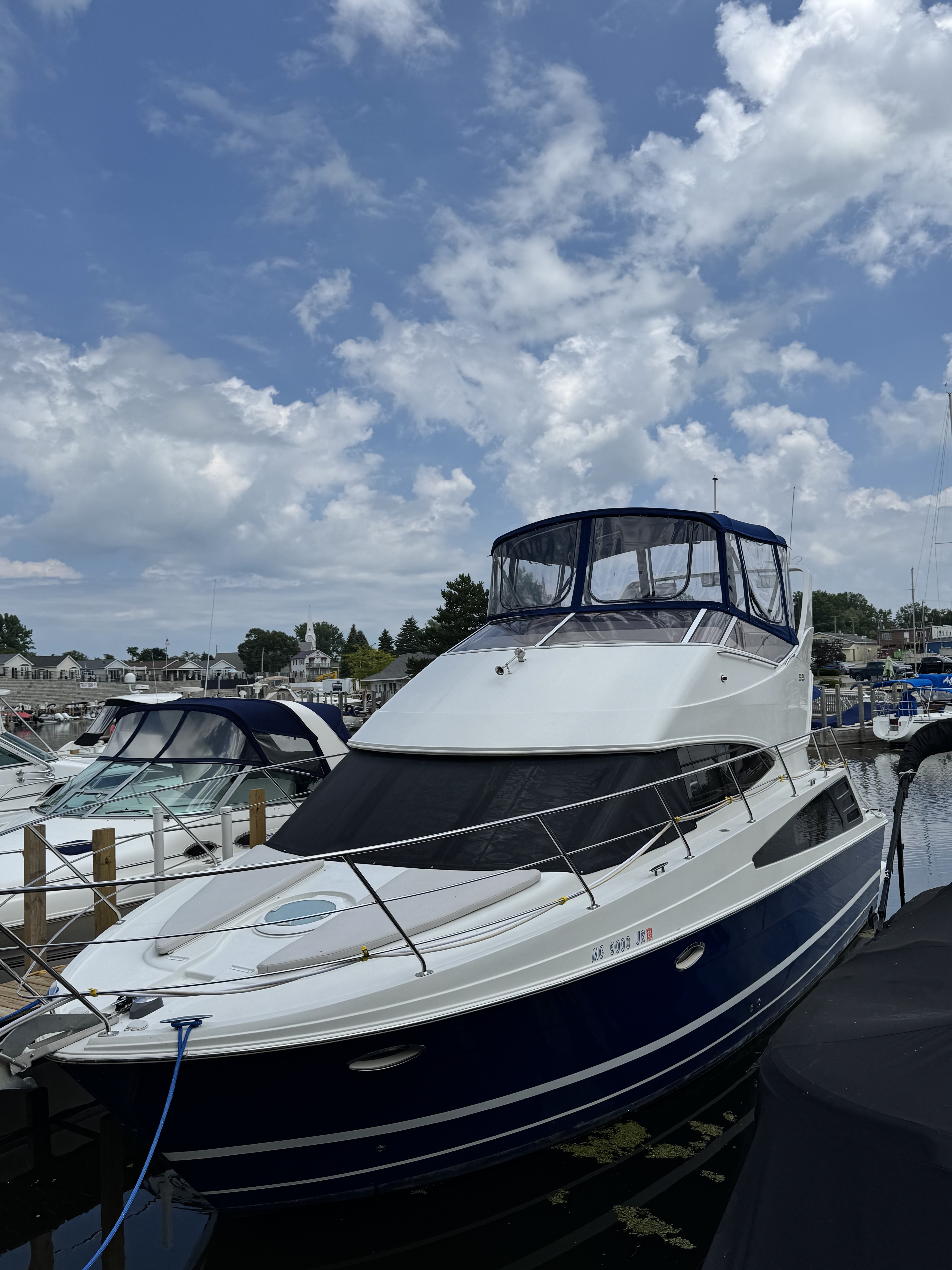 2005 Carver Yachts 33 SUPER SPORT in waterford MI