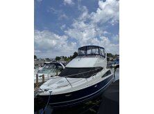 4 Versatile Flybridge Boats Under 40 Feet image