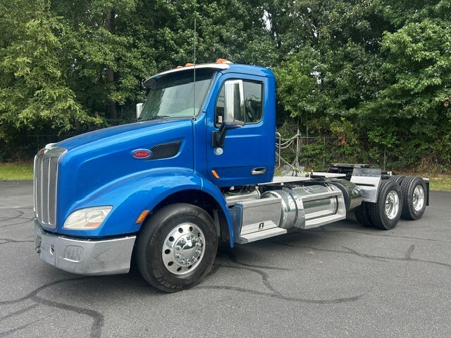 2022 PETERBILT 579 in Charlotte, NC