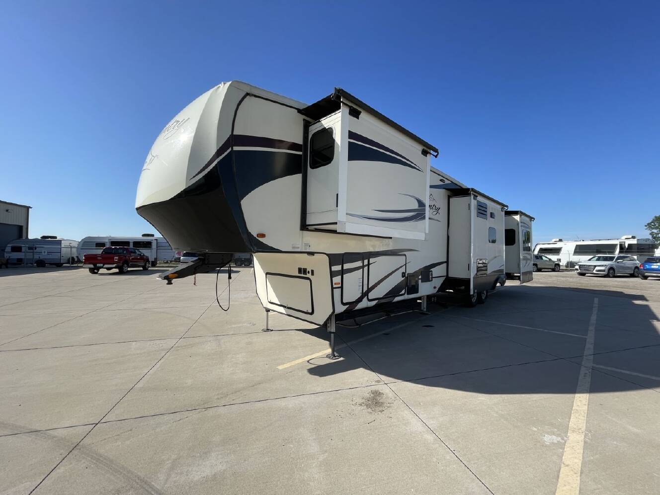 A photo of this 2018 Heartland BIG COUNTRY 4010RD