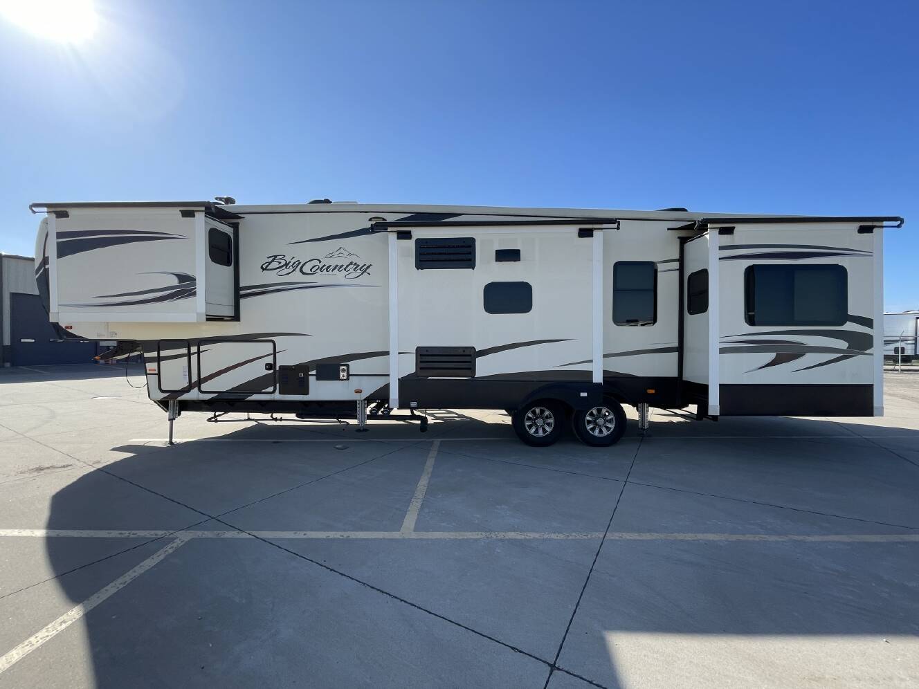 A photo of this 2018 Heartland BIG COUNTRY 4010RD