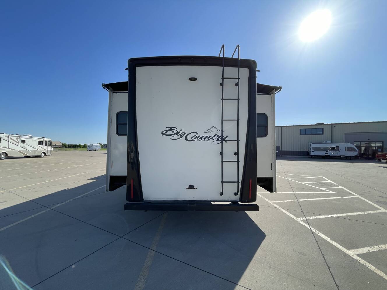 A photo of this 2018 Heartland BIG COUNTRY 4010RD