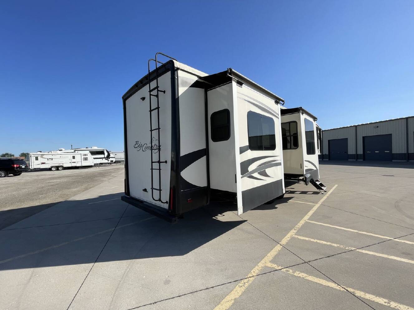 A photo of this 2018 Heartland BIG COUNTRY 4010RD