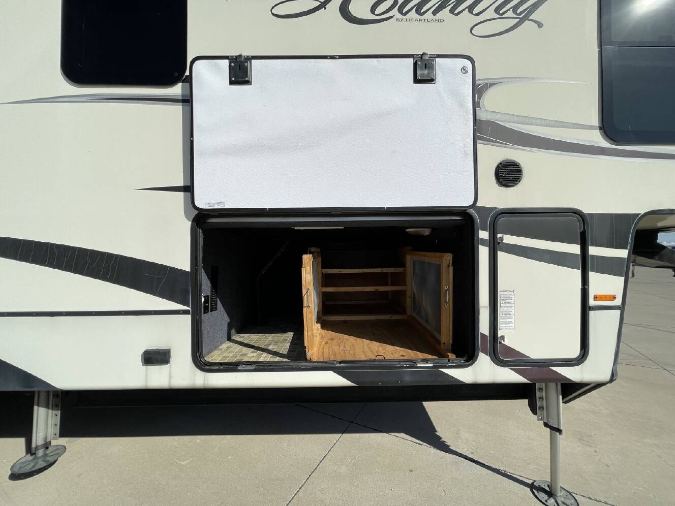 A photo of this 2018 Heartland BIG COUNTRY 4010RD