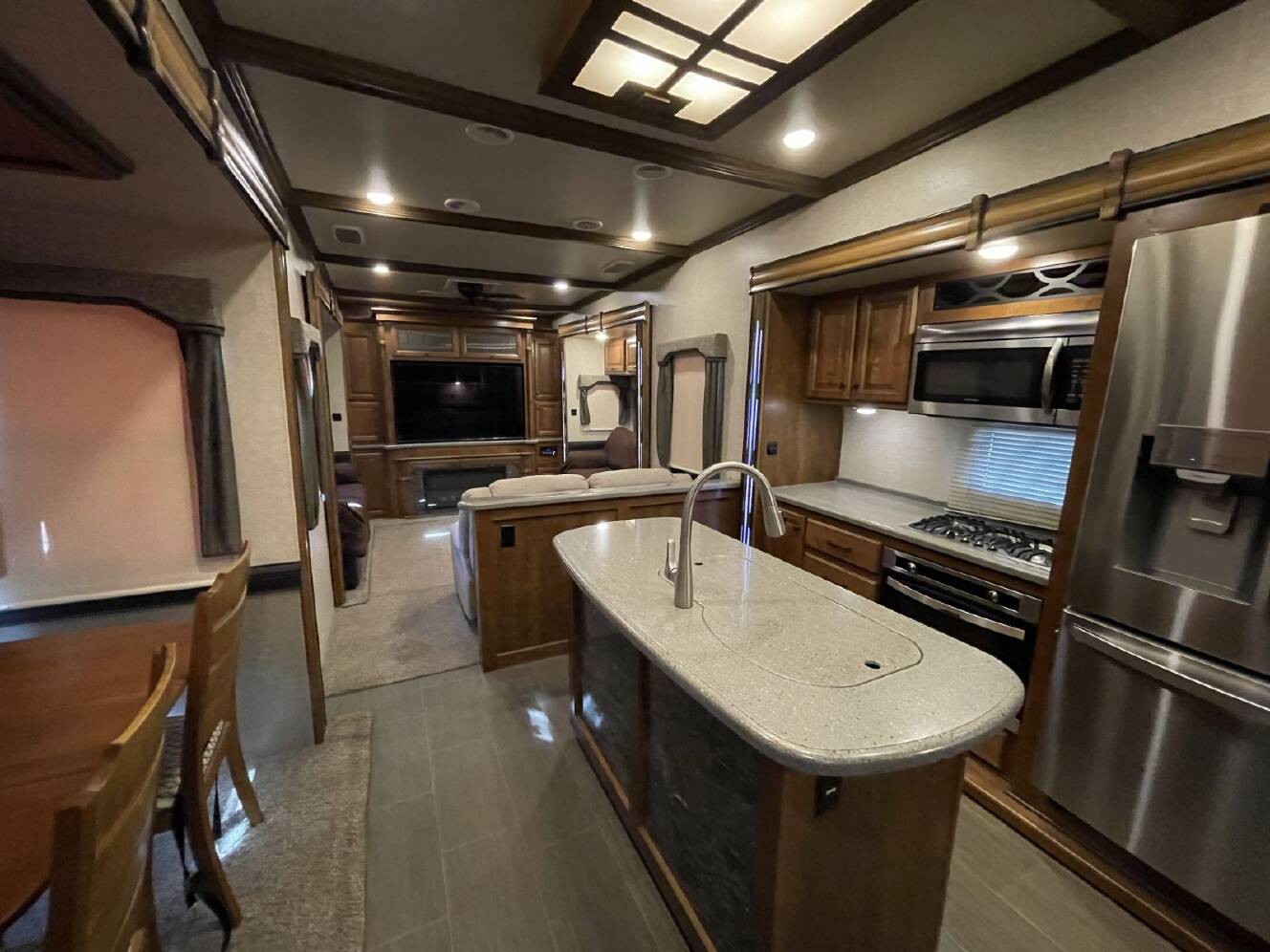 A photo of this 2018 Heartland BIG COUNTRY 4010RD