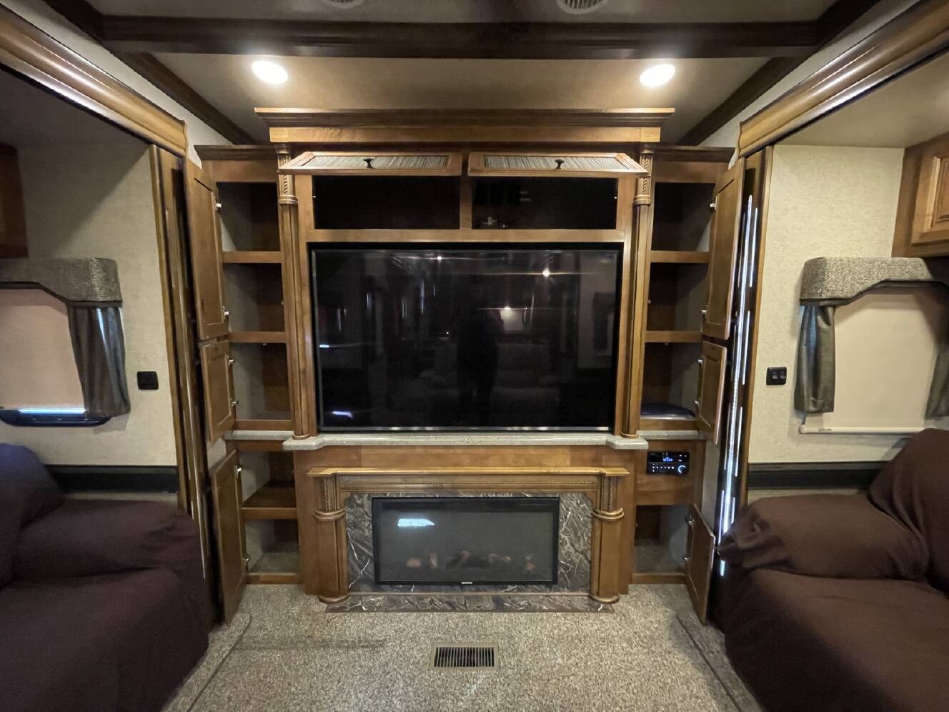 A photo of this 2018 Heartland BIG COUNTRY 4010RD