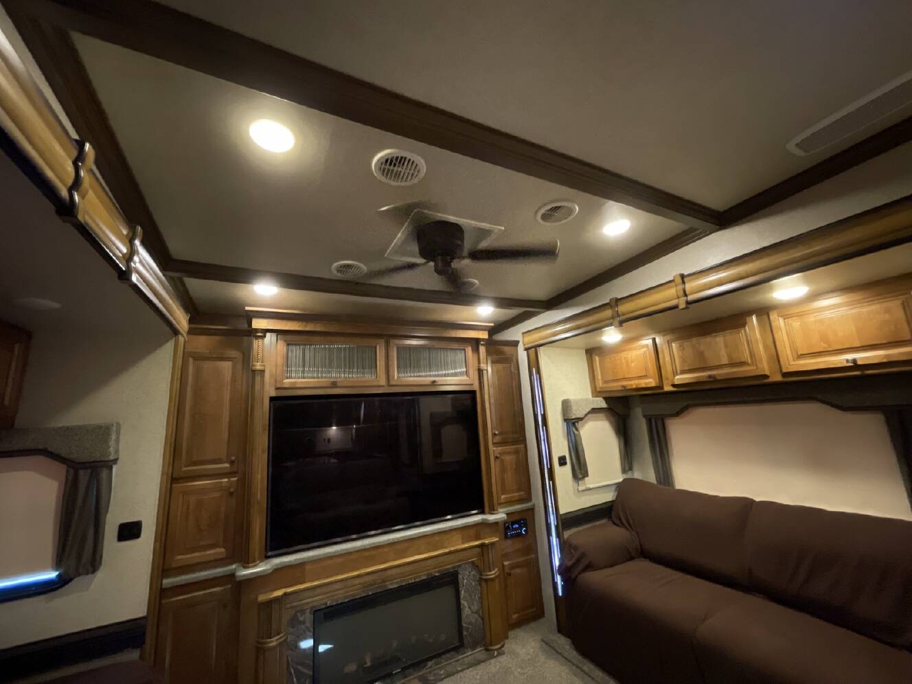 A photo of this 2018 Heartland BIG COUNTRY 4010RD