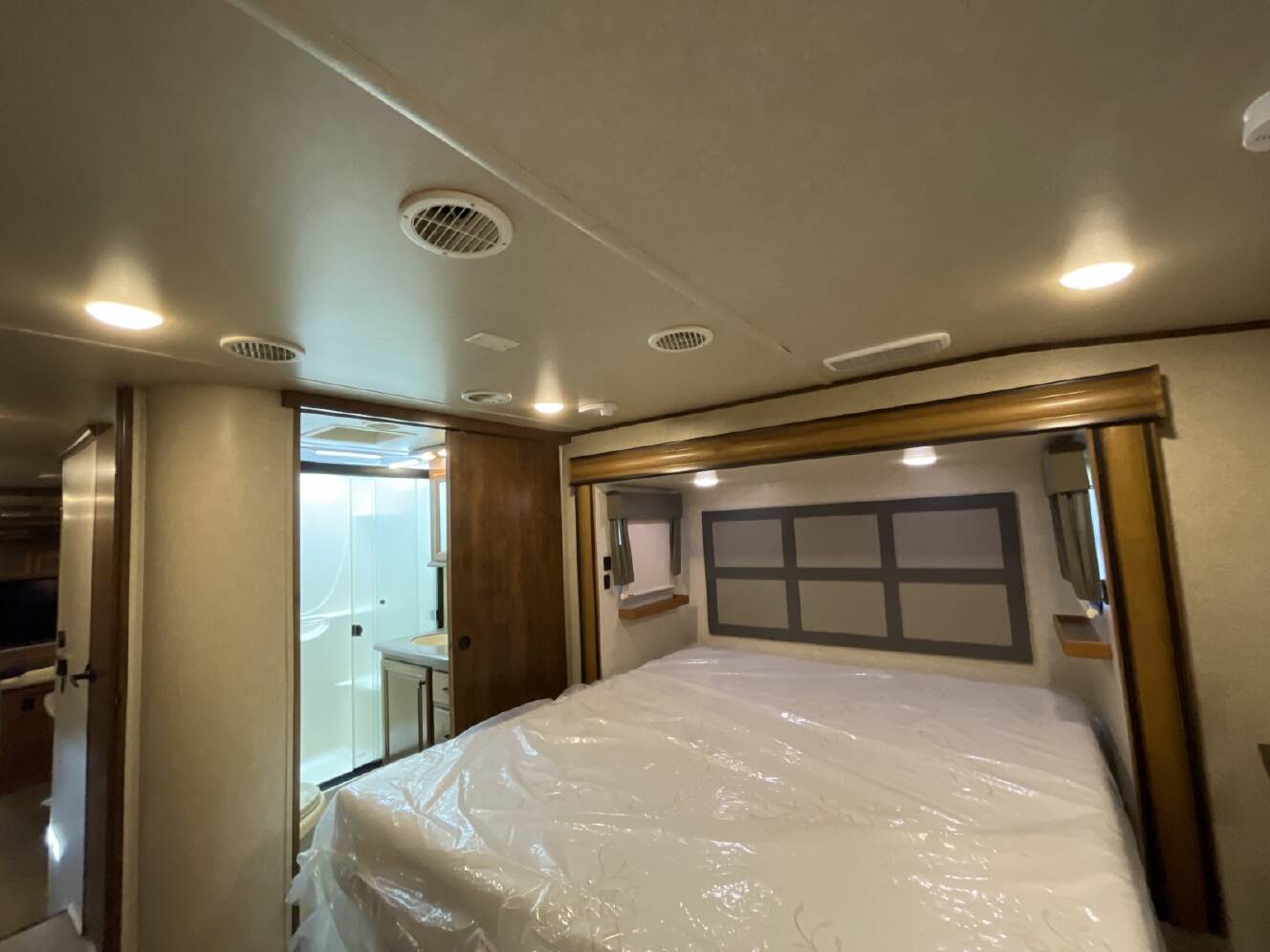 A photo of this 2018 Heartland BIG COUNTRY 4010RD
