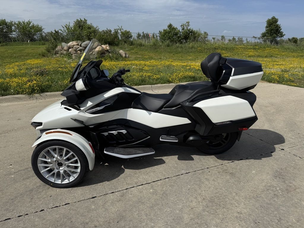 2026 Can-Am Spyder RT Ltd White BASE in Cedar Falls, IA