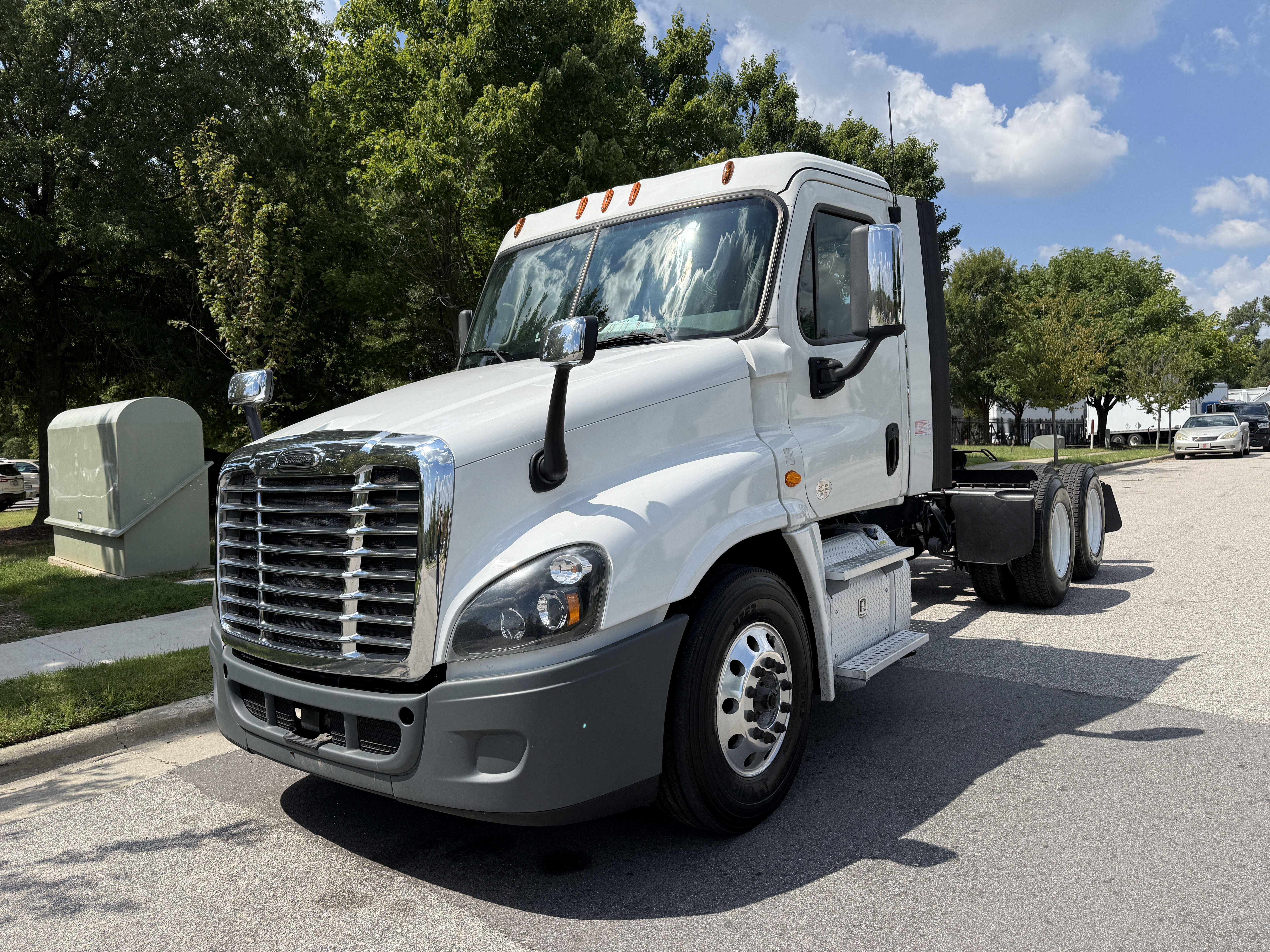 2019 FREIGHTLINER CASCADIA 126 in Raleigh, NC