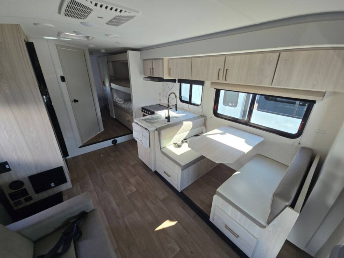 A photo of this 2026 East To West Entrada 3100FB