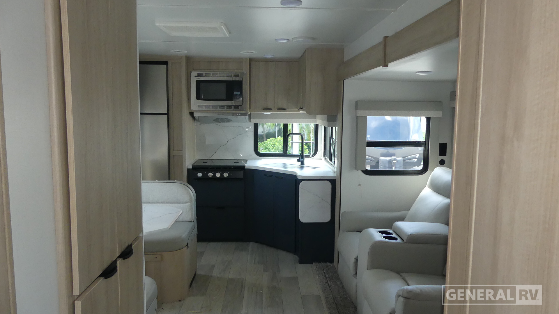 2023 Winnebago MINNIE 2529RG in fort myers FL