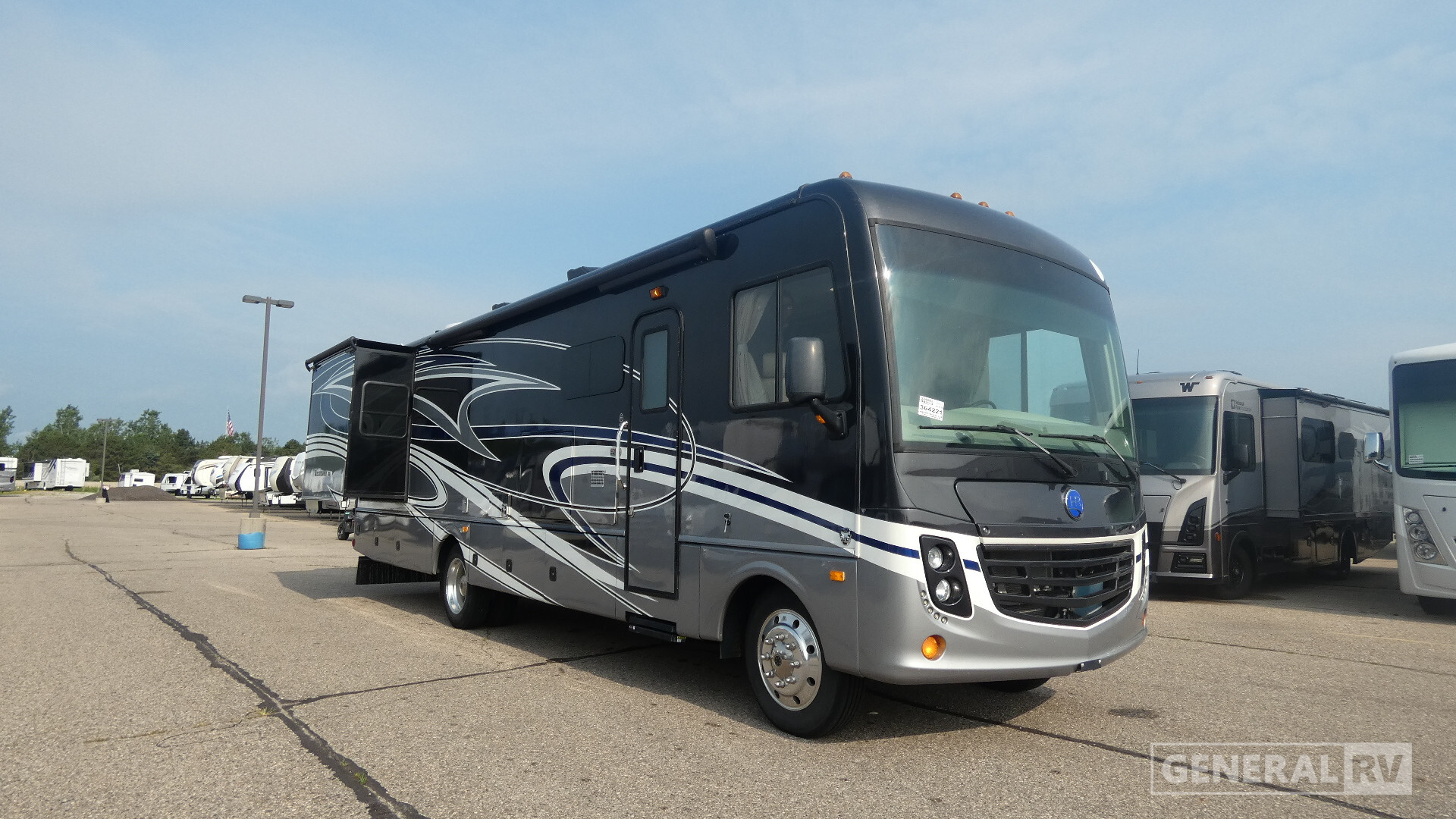 2018 Holiday Rambler VACATIONER XE 32A in birch run MI