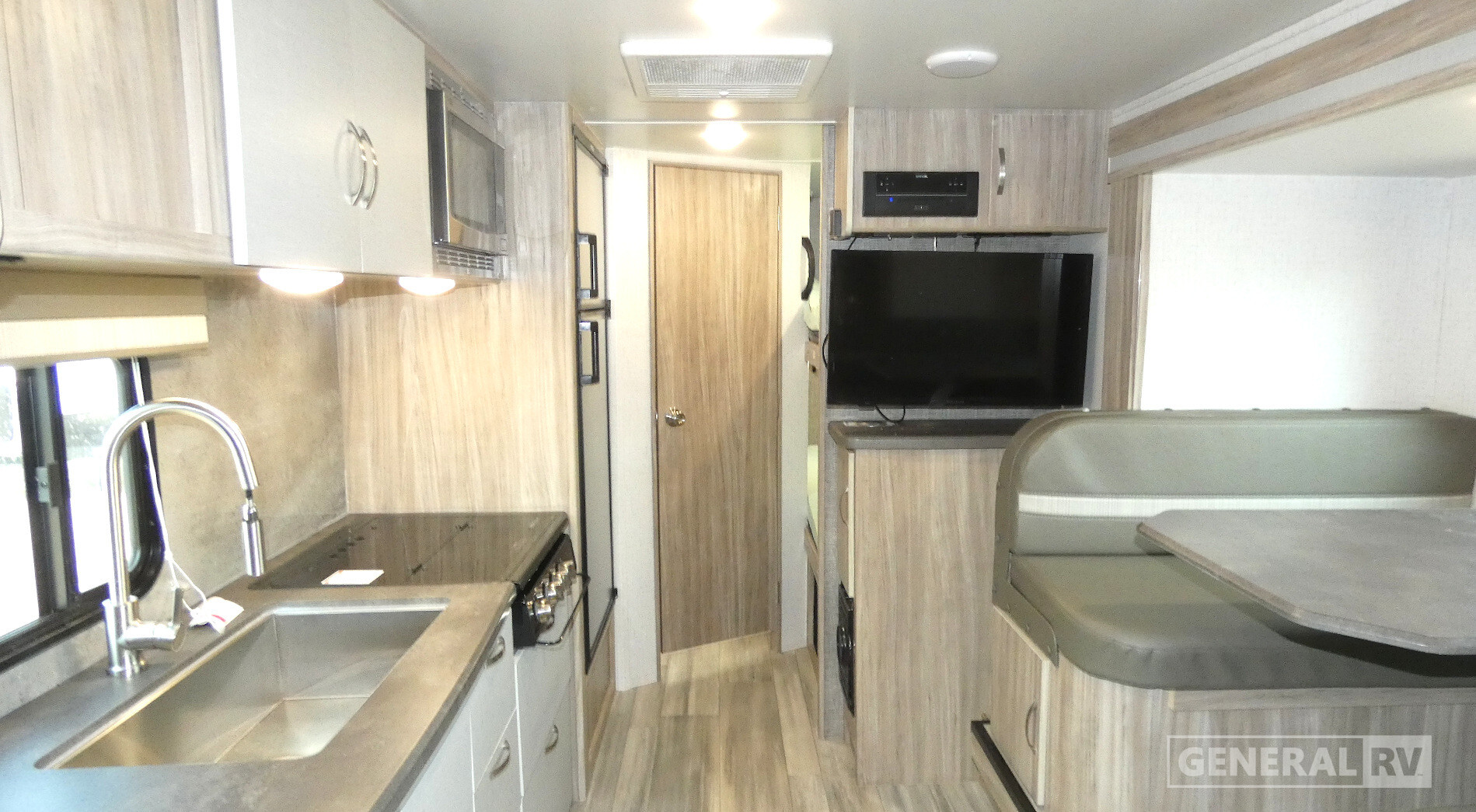 2022 Winnebago MICRO MINNIE 2306BHS in wayland MI