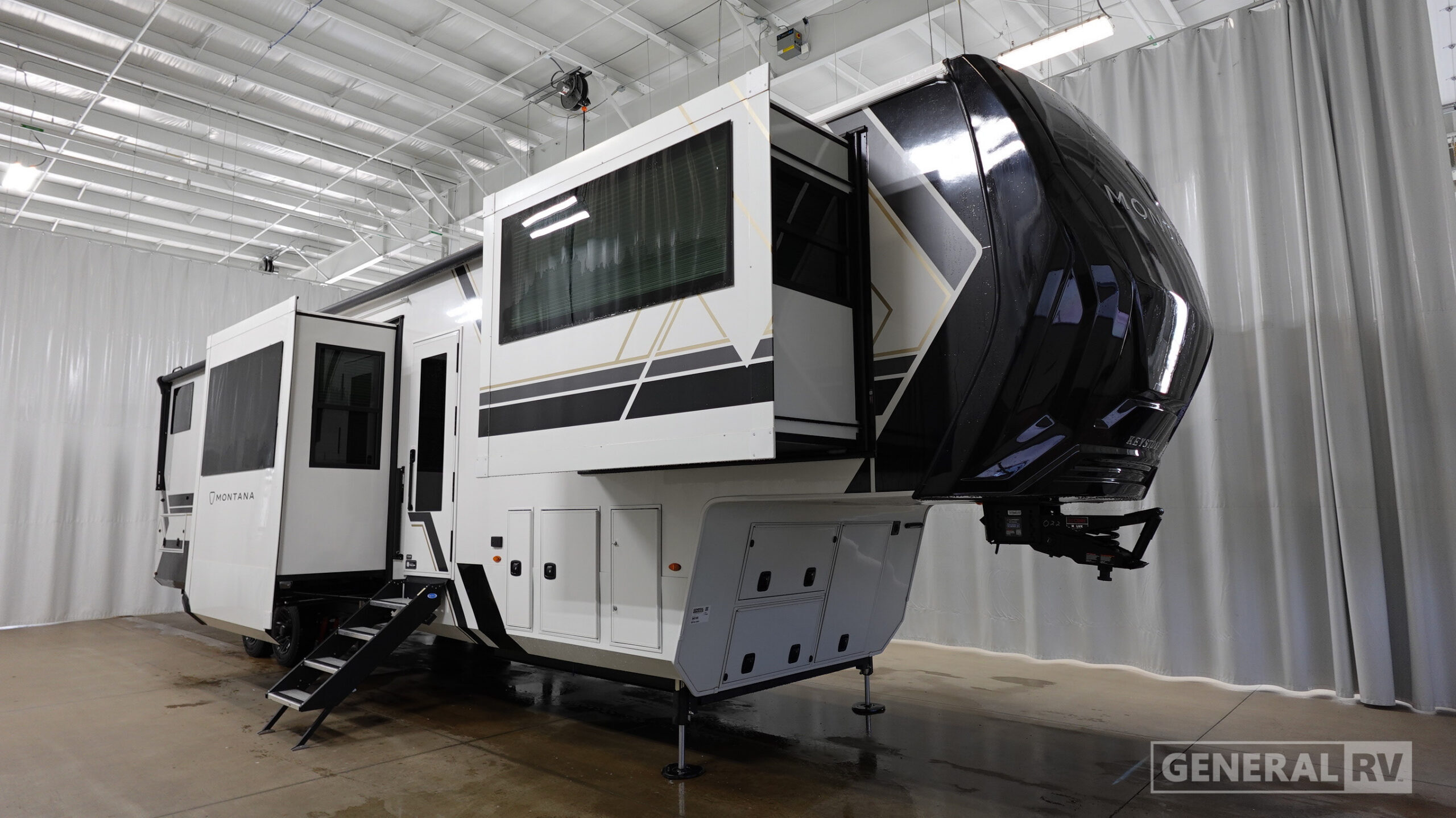 2027 Keystone MONTANA 3800FL RV