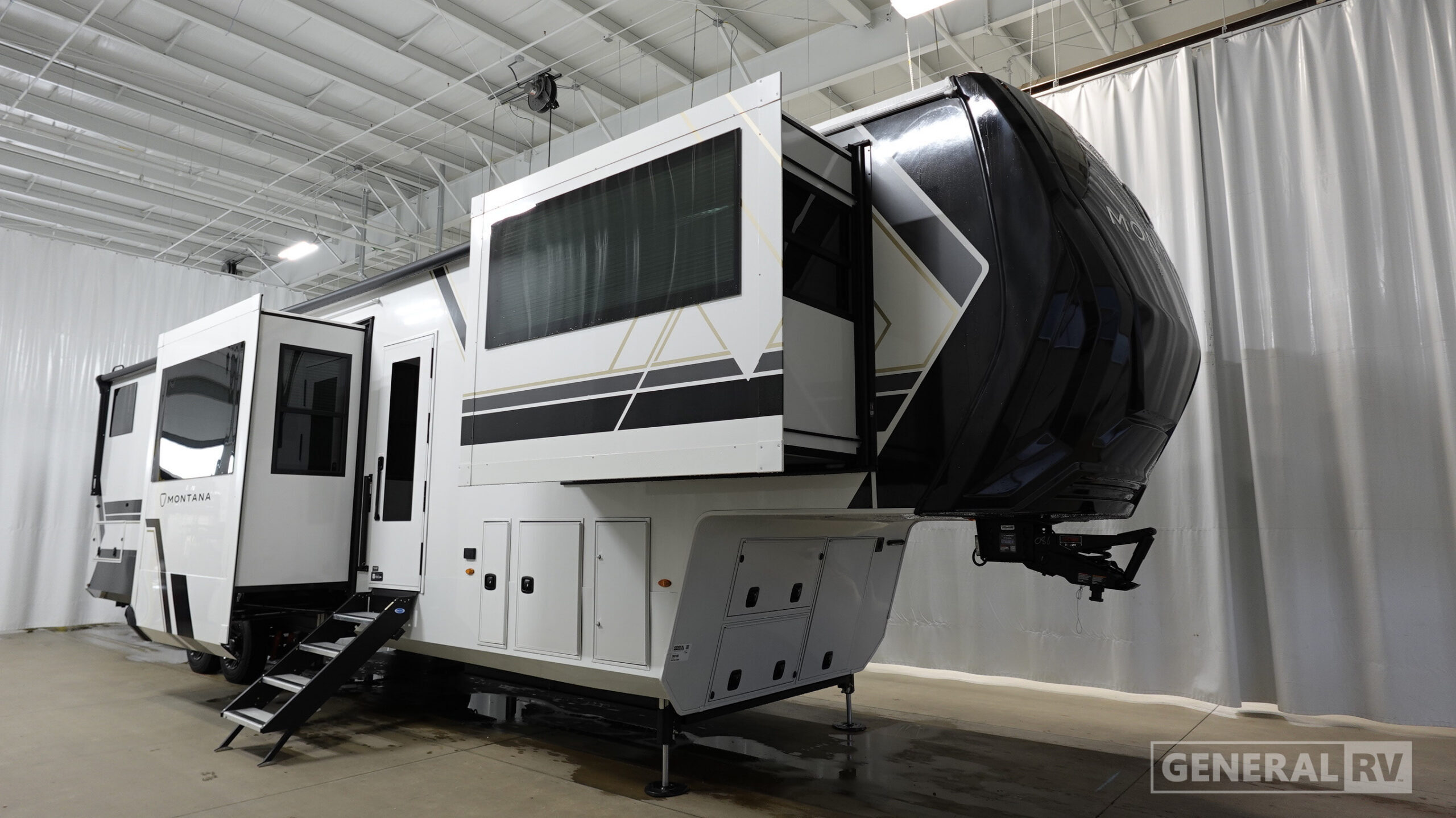 2027 Keystone MONTANA 3800FL in north canton OH