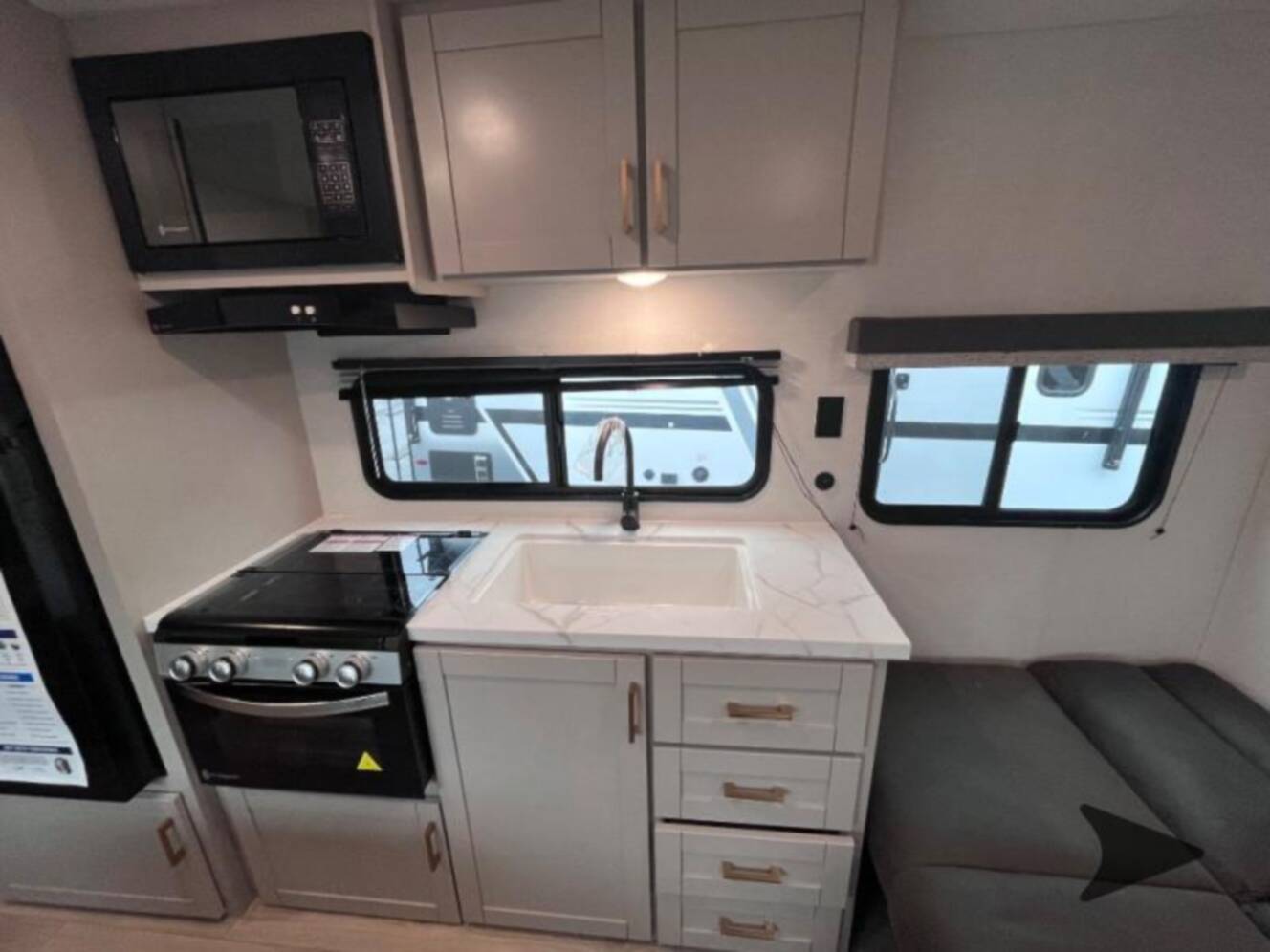 A photo of this 2027 Jayco Jay Flight SLX 260BHW