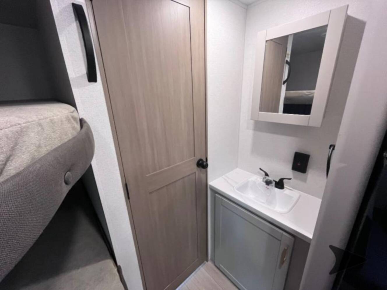 A photo of this 2027 Jayco Jay Flight SLX 260BHW