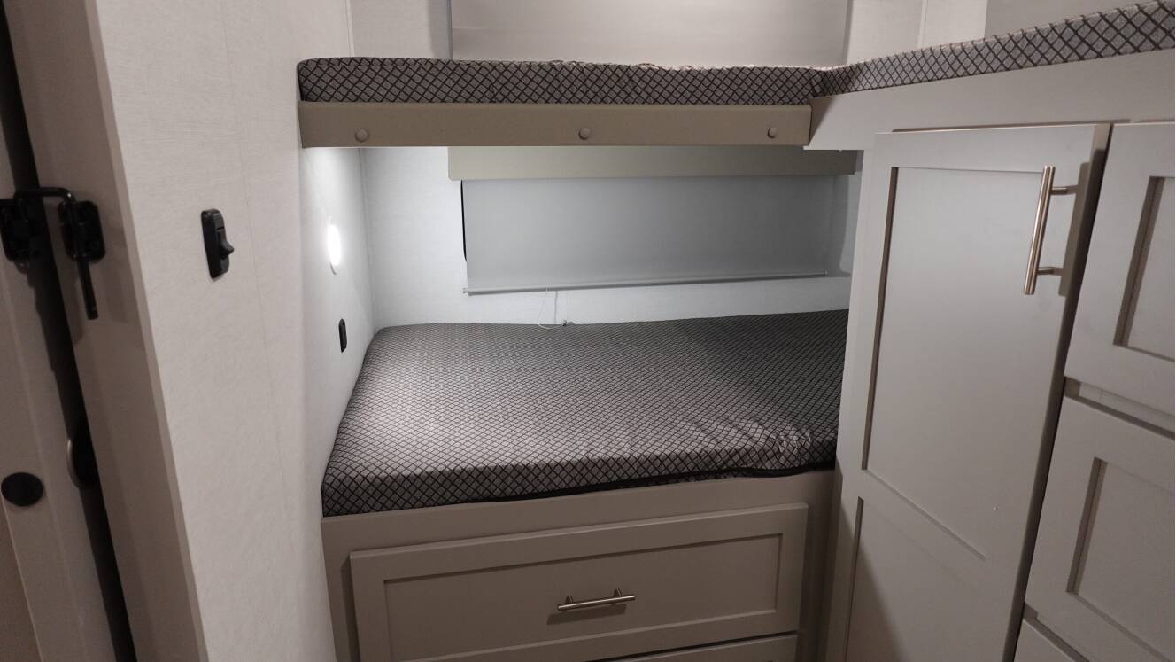 A photo of this 2026 Alliance Rv AVENUE 29BH