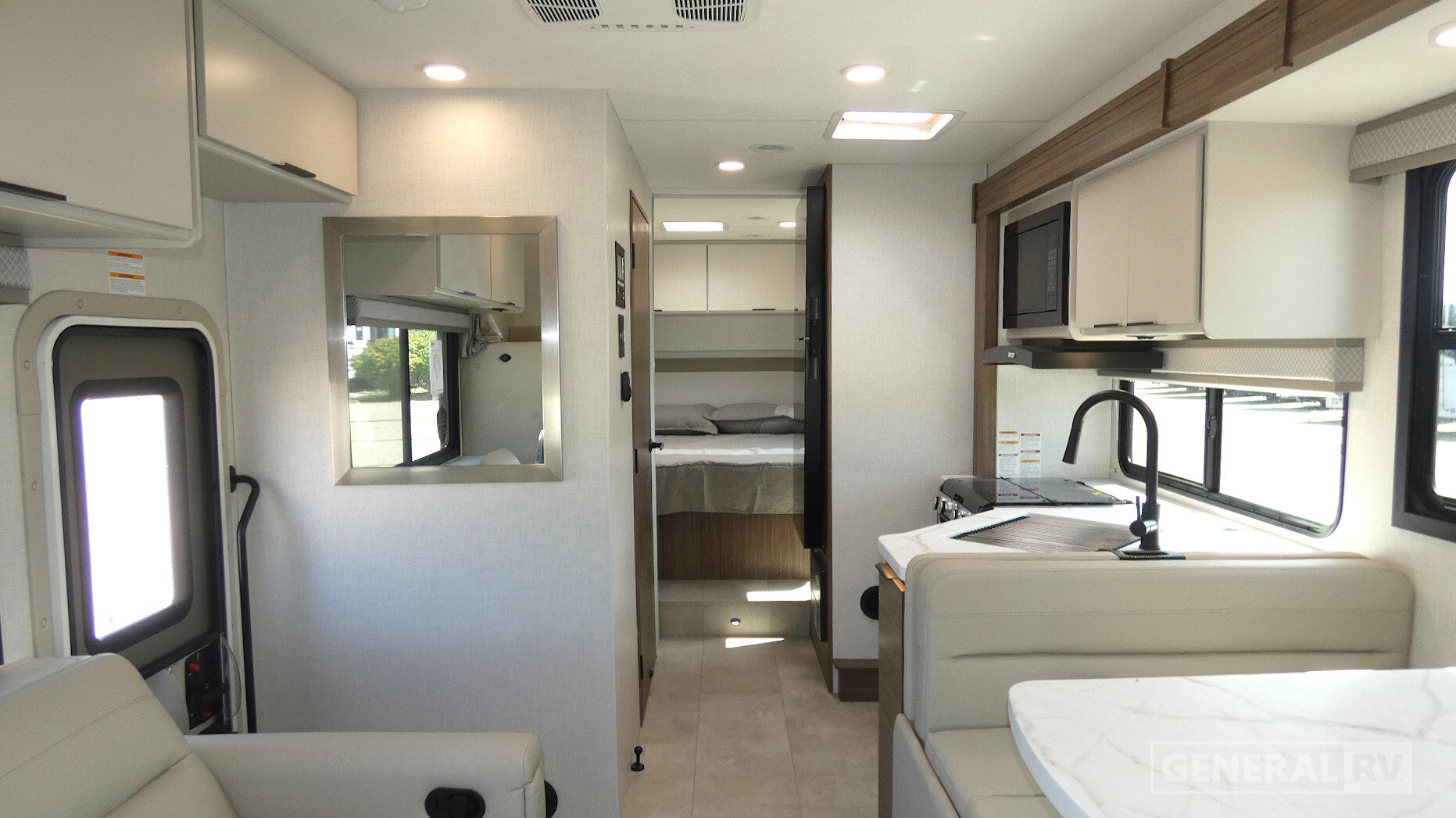 2027 Thor Motor Coach PASADENA SE28 in wayland MI