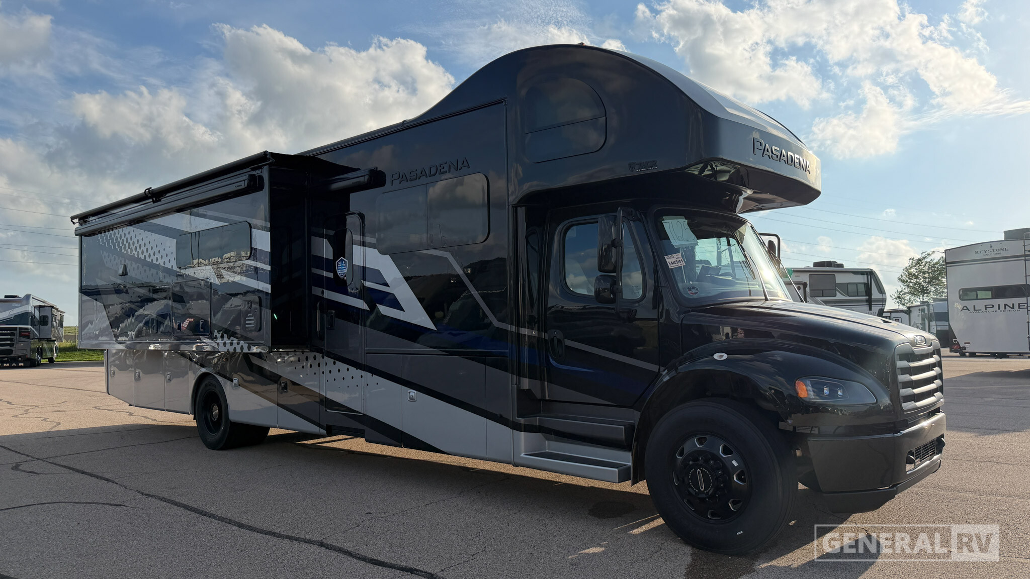 2027 Thor Motor Coach PASADENA 38FX in huntley IL