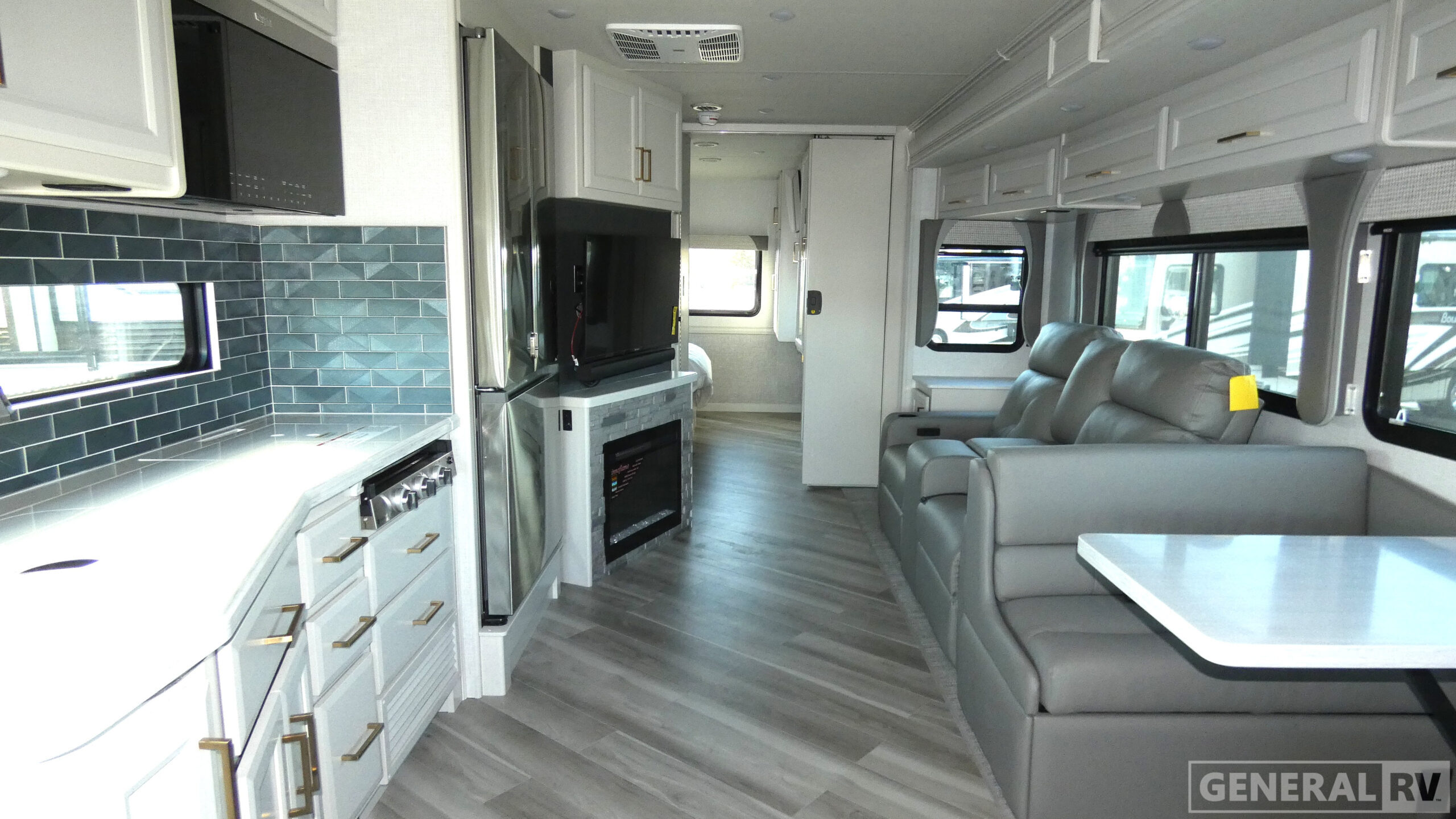 2026 Fleetwood BOUNDER 33C in wayland MI