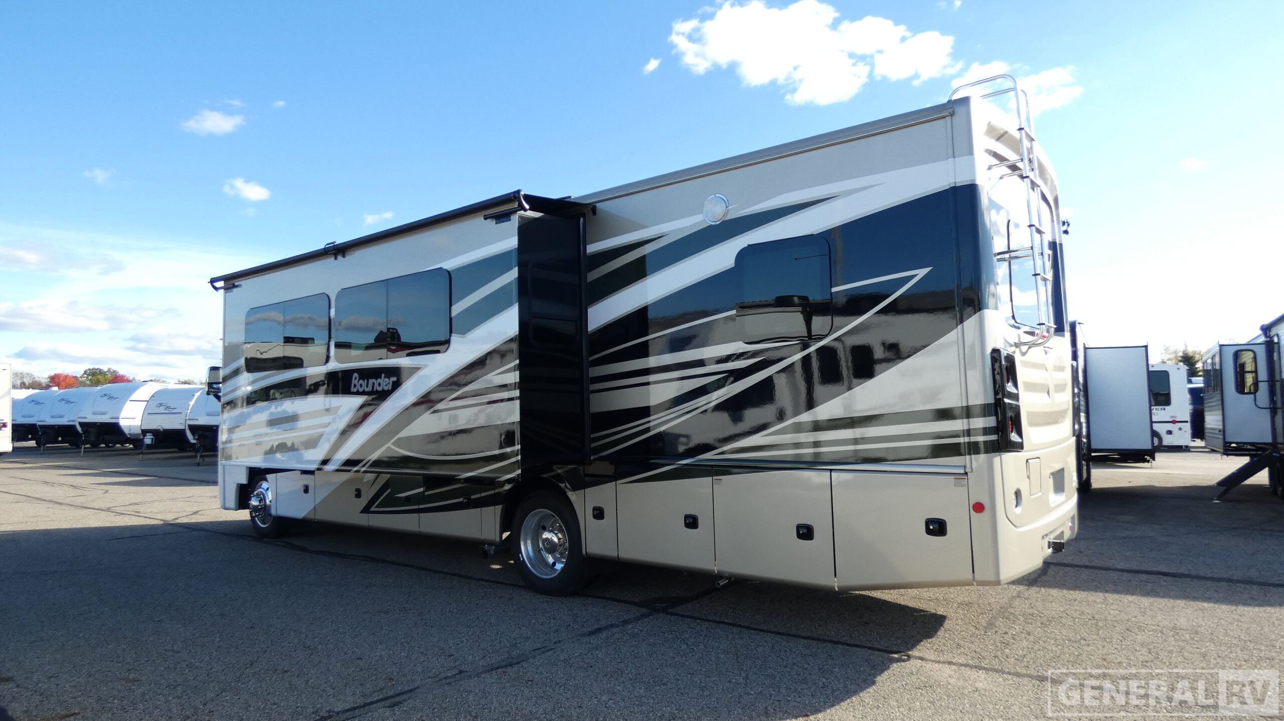 2026 Fleetwood BOUNDER 33C in wayland MI