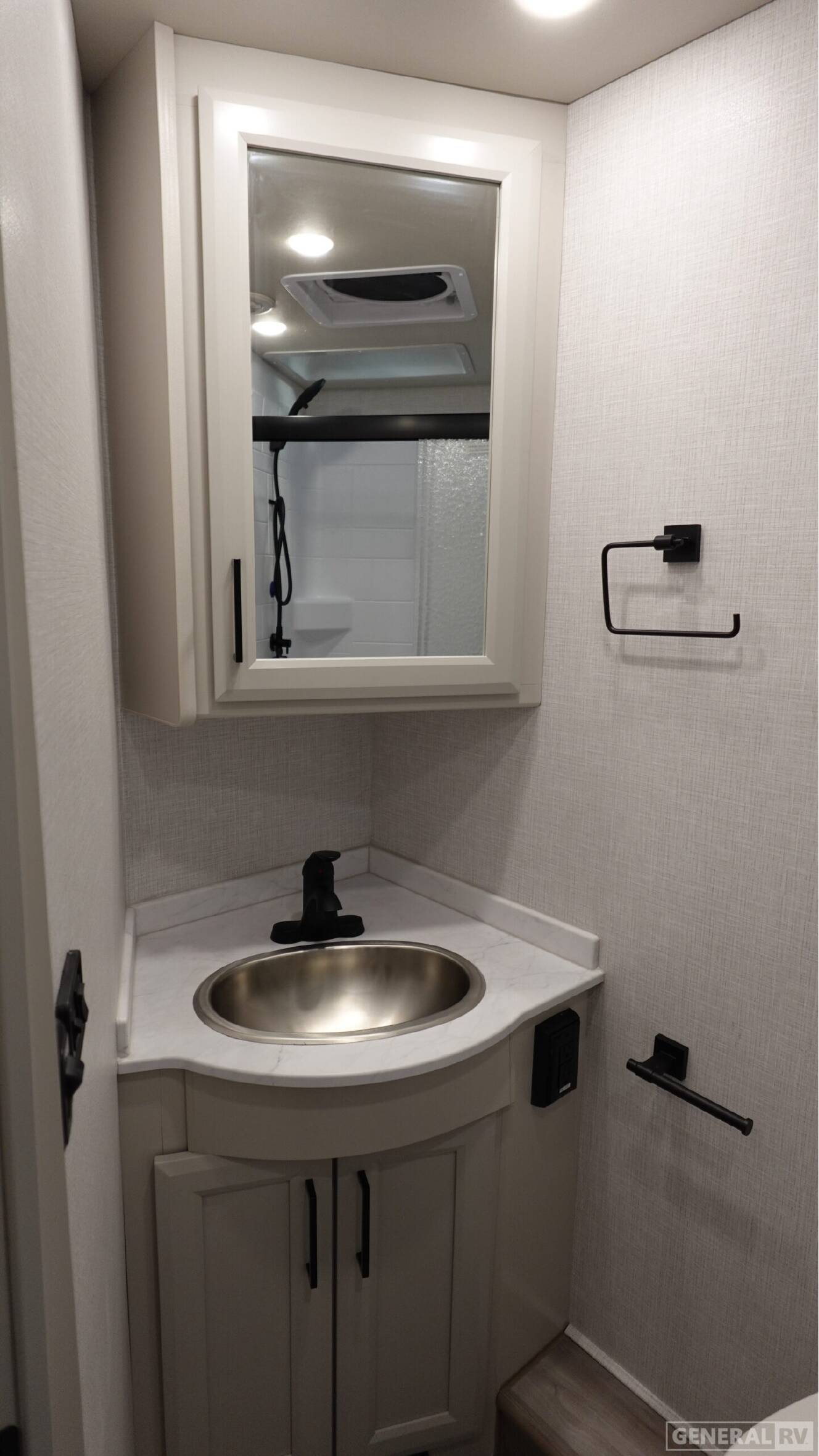 A photo of this 2026 Fleetwood FORTIS 34MB