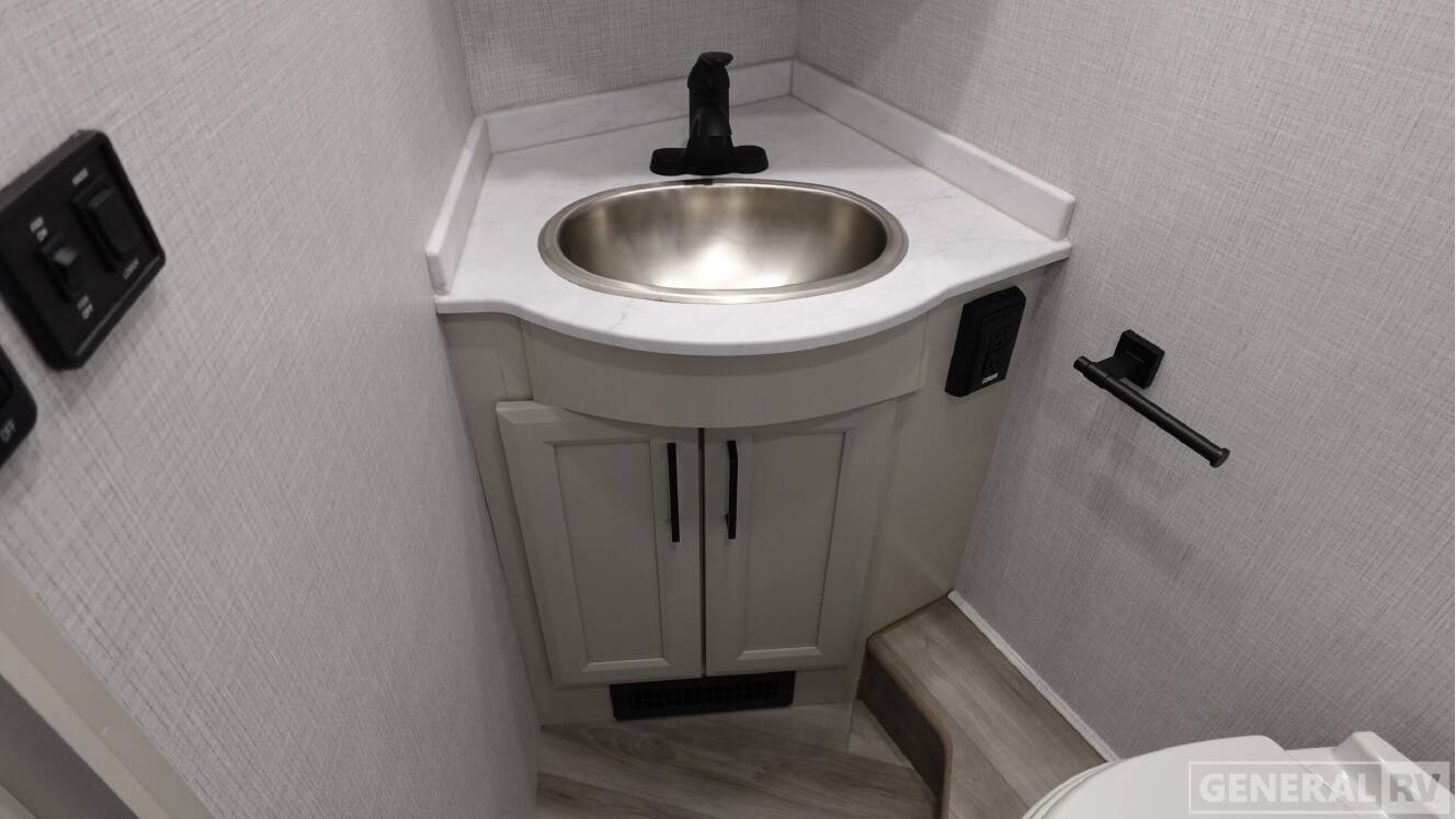 A photo of this 2026 Fleetwood FORTIS 34MB