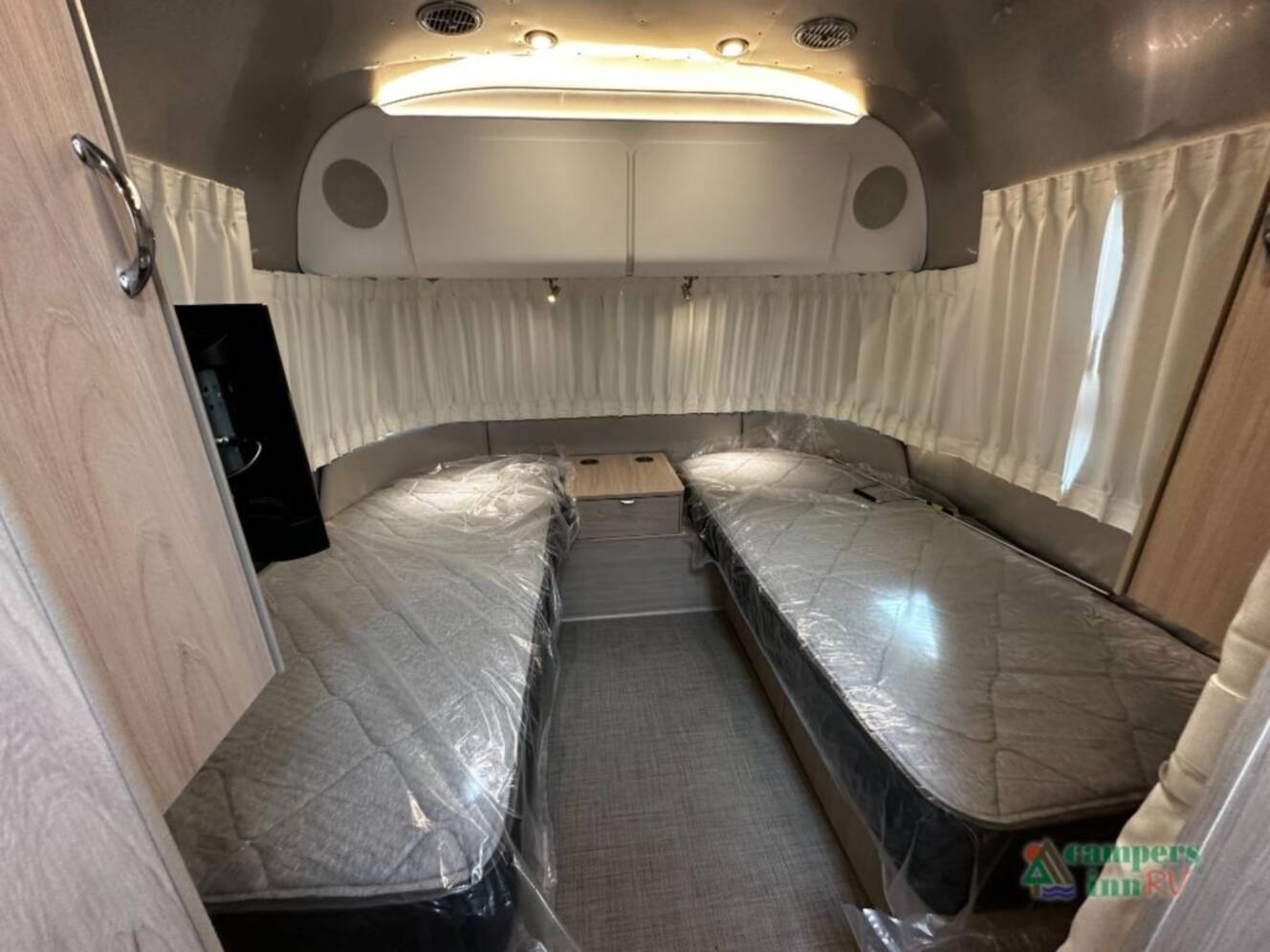 A photo of this 2027 Airstream Globetrotter 27FBT