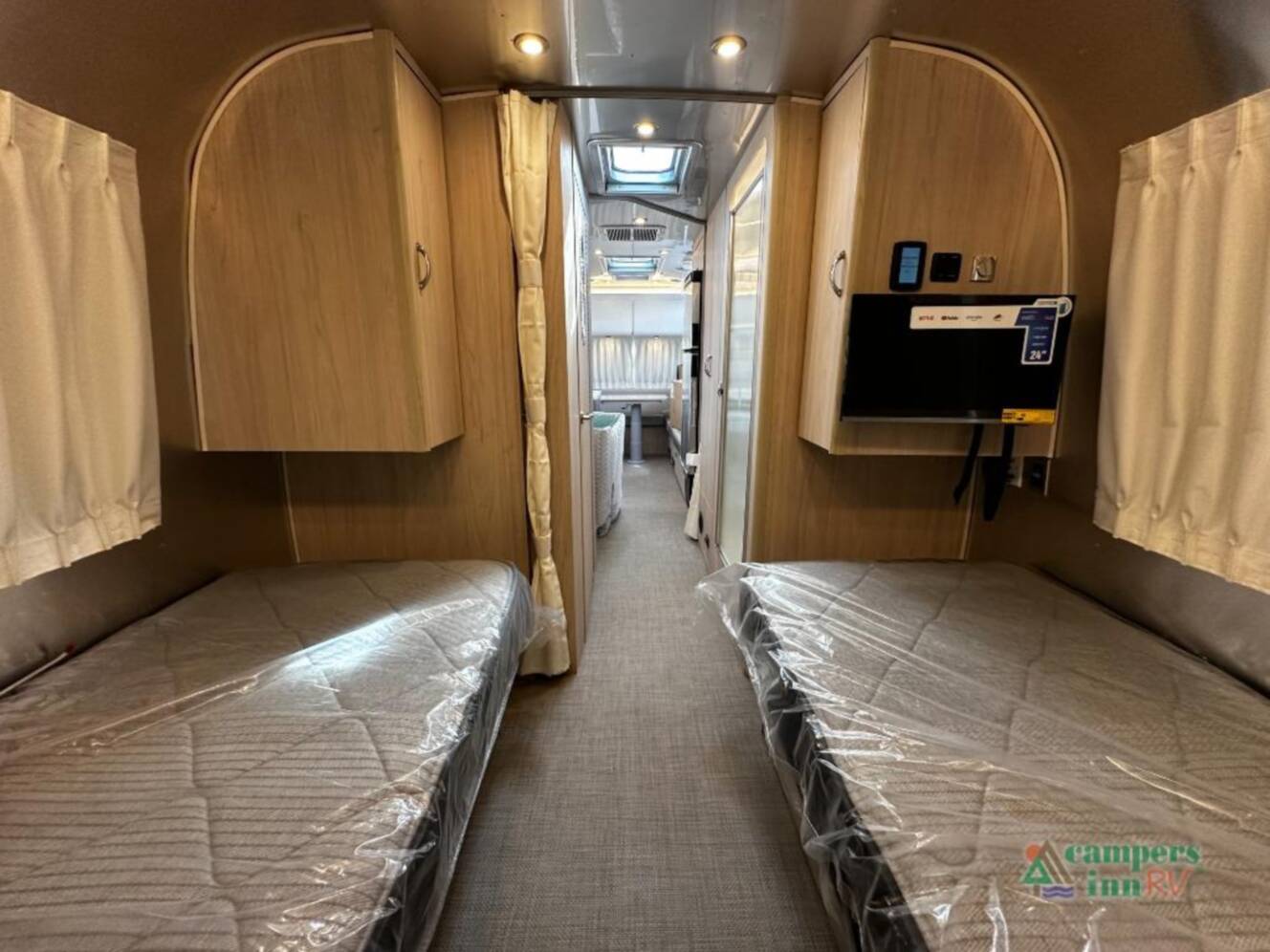 A photo of this 2027 Airstream Globetrotter 27FBT